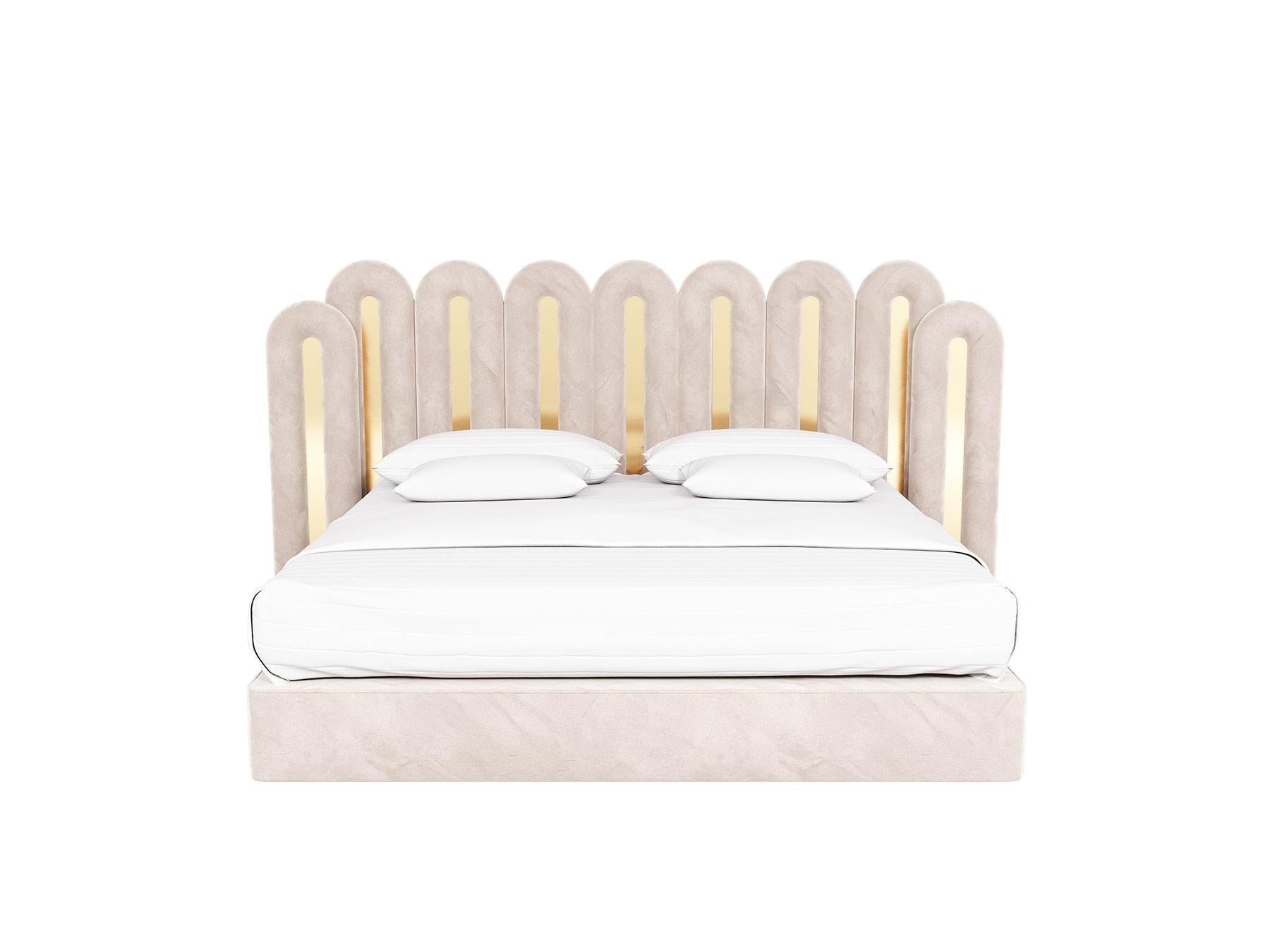 Le lit Demiz est une pièce d'apparat à l'allure moderne. C'est le lit moderne parfait, recouvert de velours, pour un projet d'hôtel de charme haut de gamme ou une chambre privée de luxe pleine de personnalité et de charisme.

MATERIAL : Structure