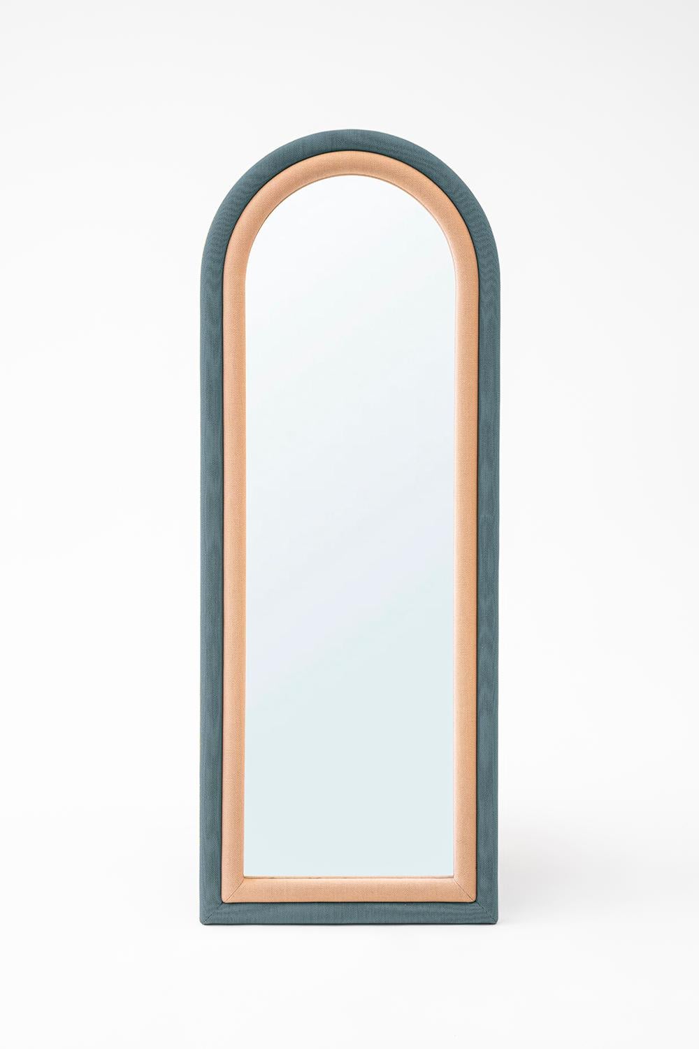 Altro Specchio da terra Iris imbottito contemporaneo in vendita