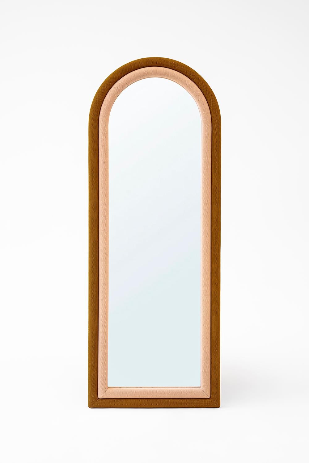 Specchio da terra Iris imbottito contemporaneo in vendita 1