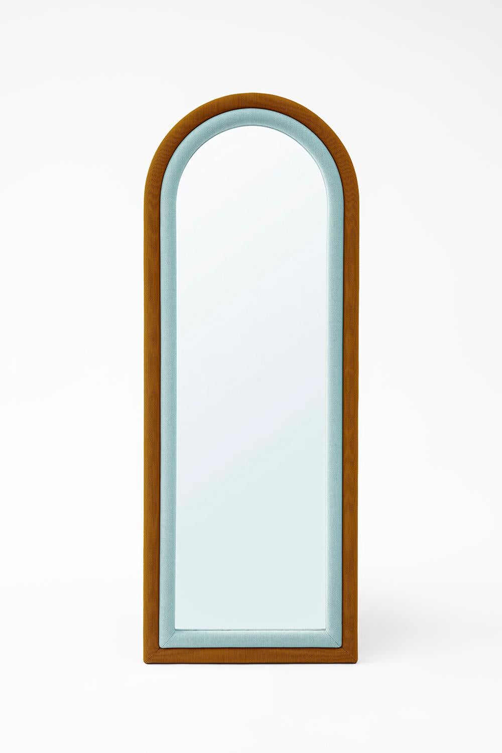 Miroir de sol Iris contemporain tapissé, couleur moutarde et bleu en vente 1