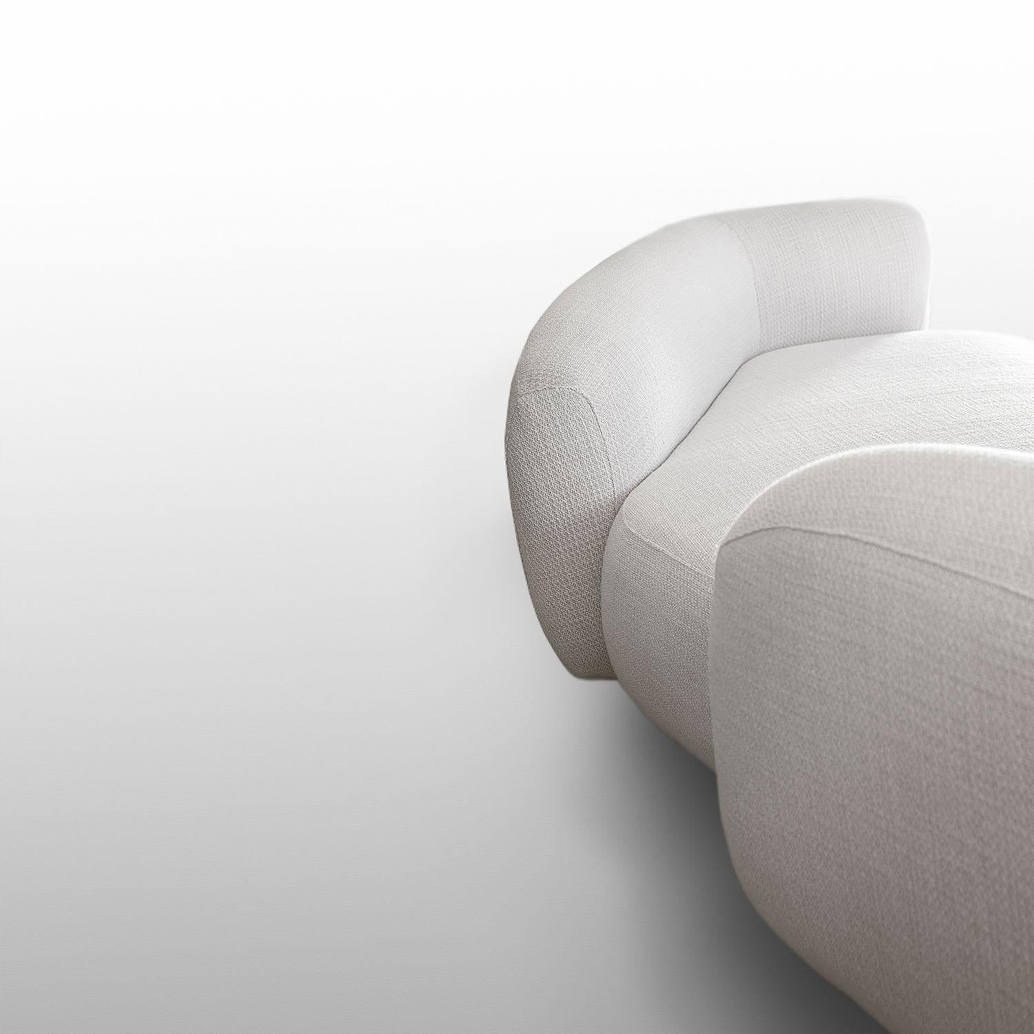 Zeitgenössisches gepolstertes Sofa - Reverb von Adam Court für OKHA im Angebot 1