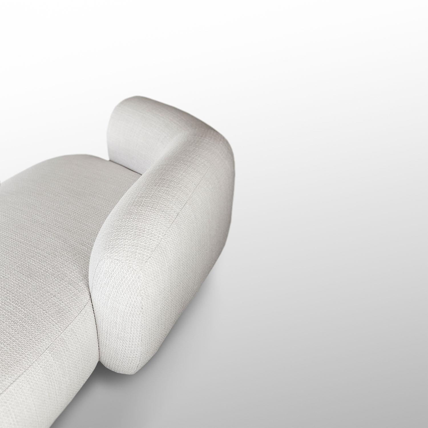 Zeitgenössisches gepolstertes Sofa - Reverb von Adam Court für OKHA im Angebot 2