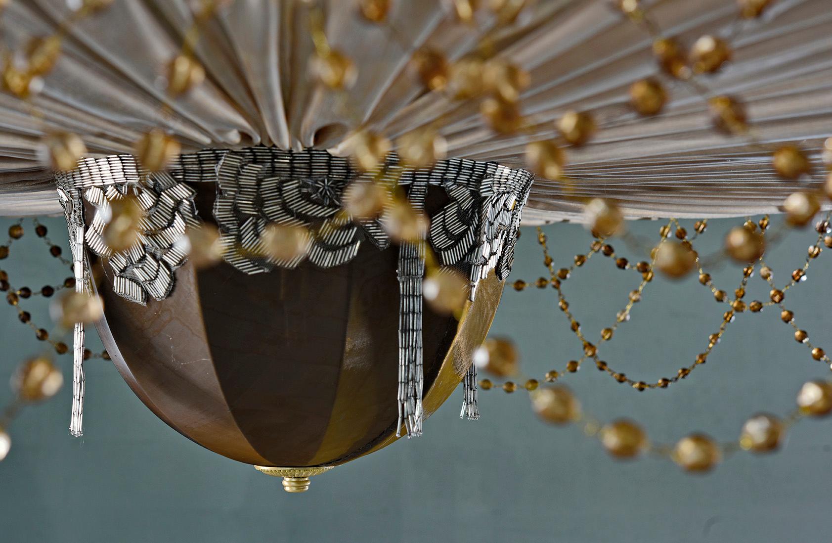 Moderne Lustre contemporain Valentina Giovando Laiton Perles de verre Cristal en vente