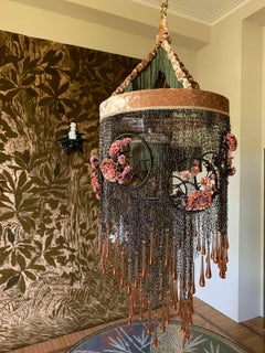 Zeitgenössische Valentina Giovando Kronleuchter Kristalle Pailletten Eisen Stoff Rosa