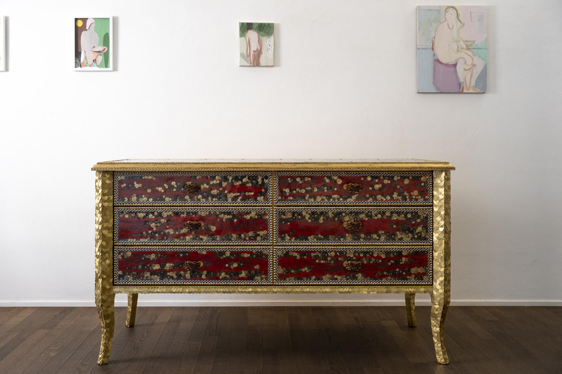 Nereo, A masterpiece of decoration, technique and design.

The name of this new work comes from Nereo, the Old Man of the Sea and father of Nereids, according to Homer’s Iliad.
A shapeshifter with the power of prophecy, often depicted with a long