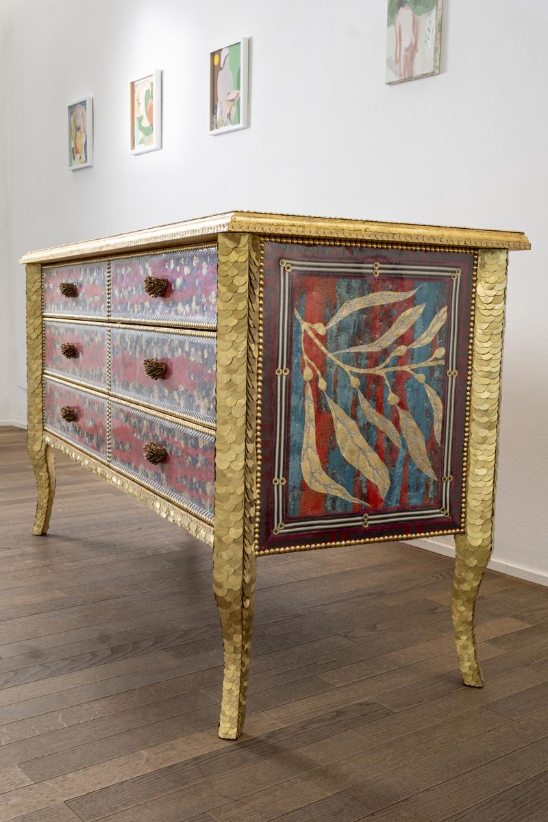 Moderno Contemporary Valentina Giovando Chest of Drawers Nereo Wood Brass Gold Red Blue in vendita