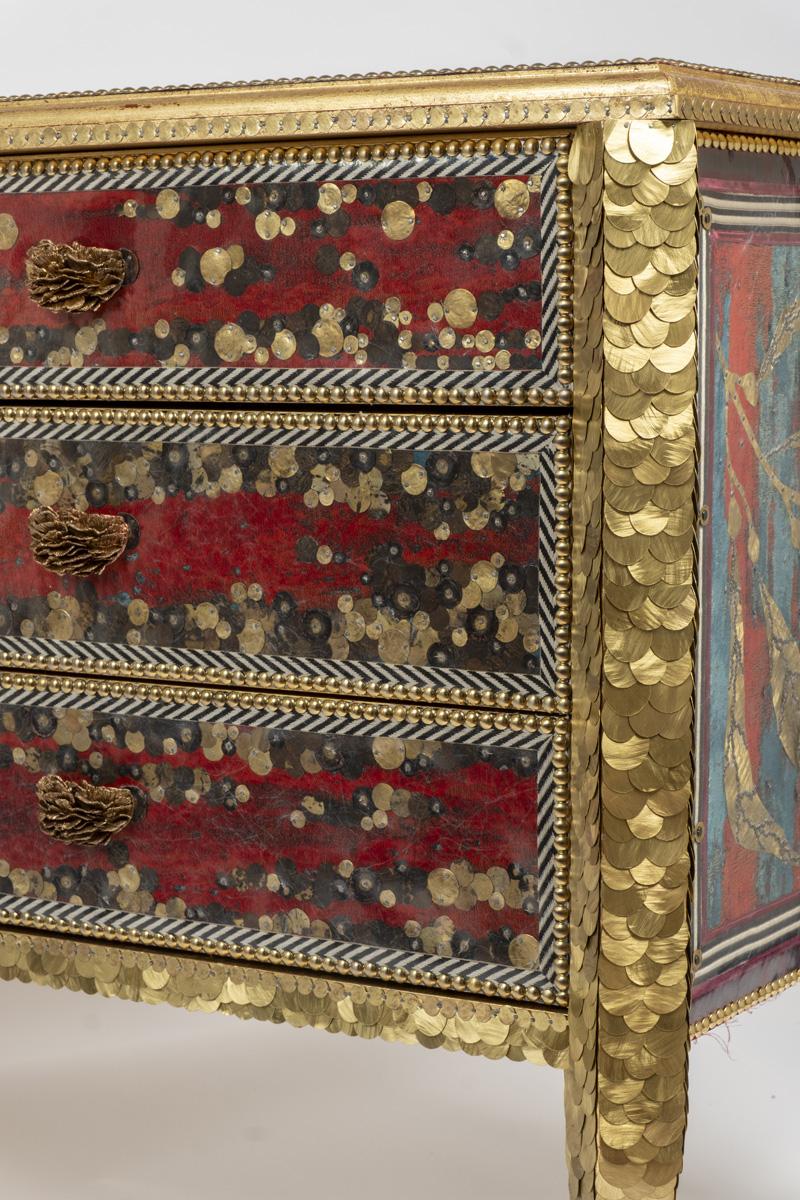 Periodo contemporaneo Contemporary Valentina Giovando Chest of Drawers Nereo Wood Brass Gold Red Blue in vendita