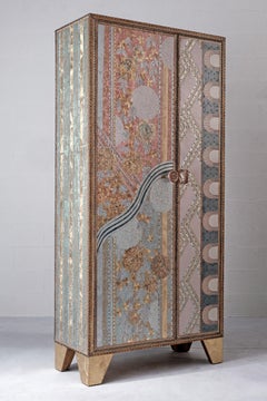Zeitgenössischer Valentina Giovando Schrank aus Holz, Stoff, Metall, Bronze, Gold, Aqua und Rosa