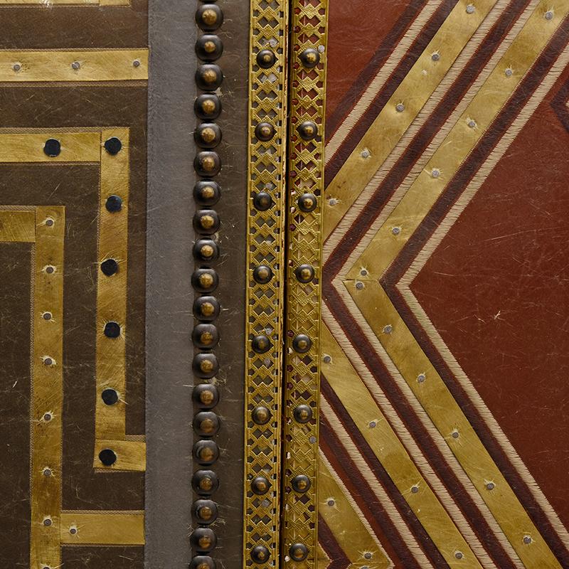 Contemporary Valentina Giovando Schrank Wood Brass Zinc Fabric Gold Red im Zustand „Neu“ im Angebot in Milano, IT