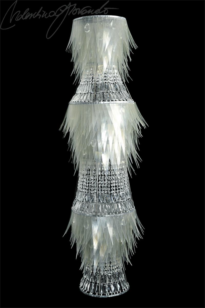 Zeitgenössische Valentina Giovando Stehlampe aus Glasfaser mit Kristallen in Weiß und Silber (Handgefertigt) im Angebot