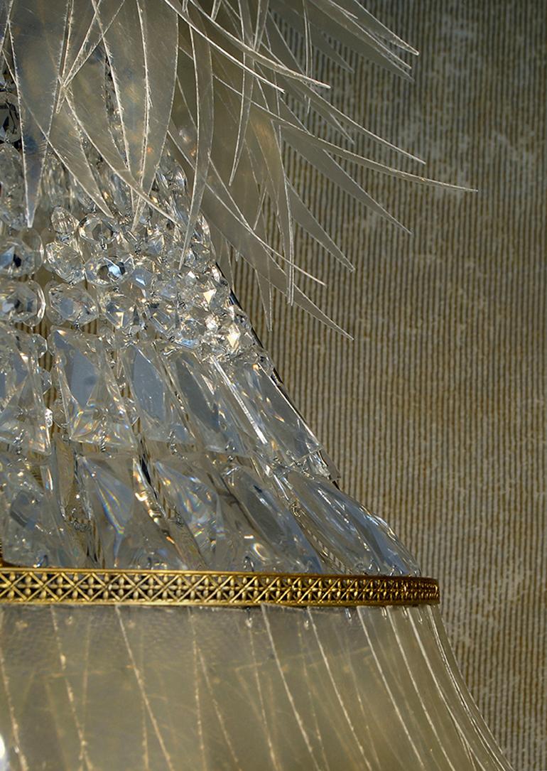 Zeitgenössische Valentina Giovando Stehlampe aus Glasfaser mit Kristallen in Weiß und Silber im Angebot 1
