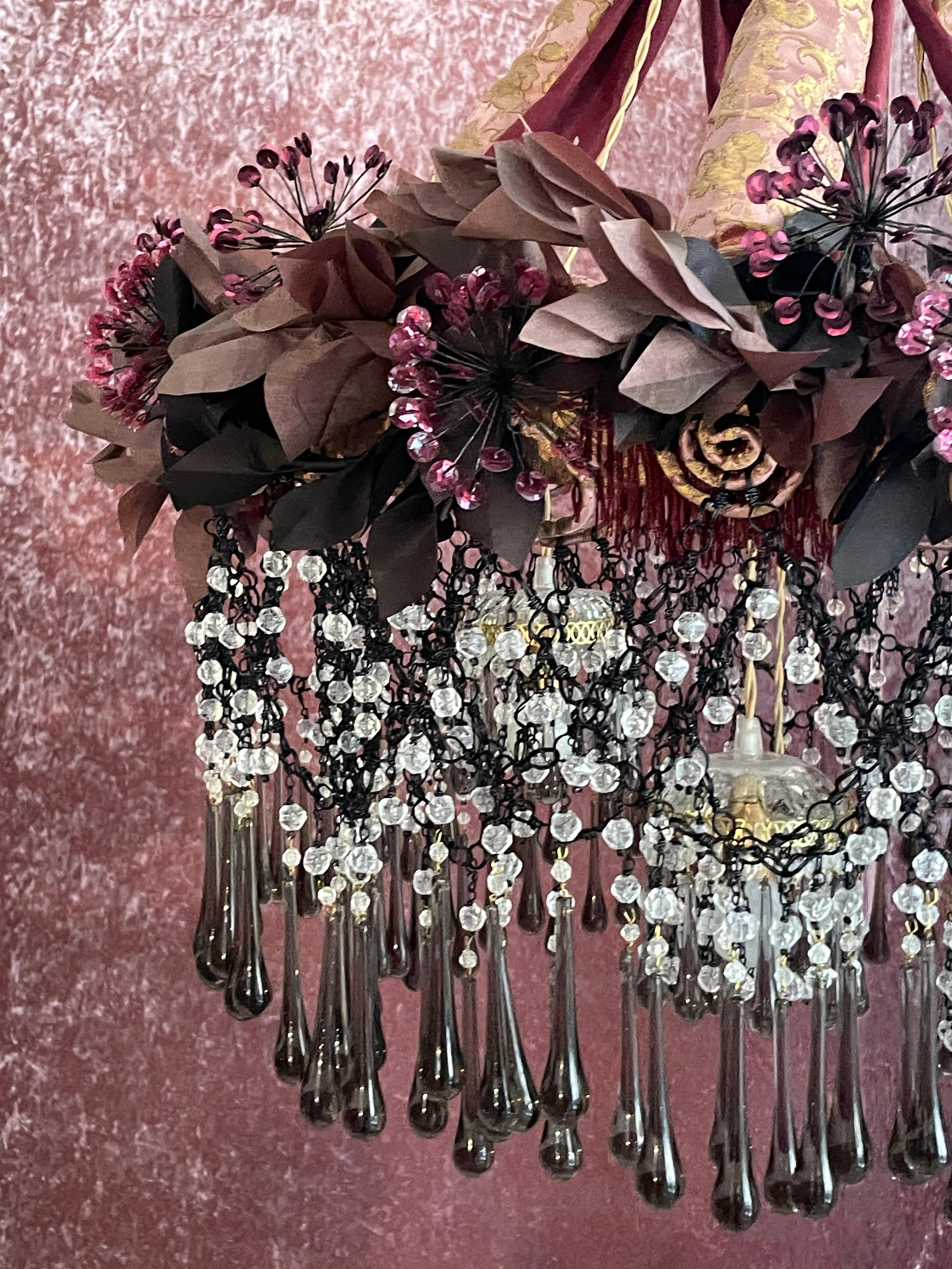 italien Lustre contemporain Valentina Giovando fleurs en fer cristaux violet rose en vente