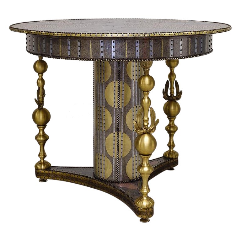Valentina Giovando - Table contemporaine en bois, tissu, zinc, laiton, or, violet, lilas en vente