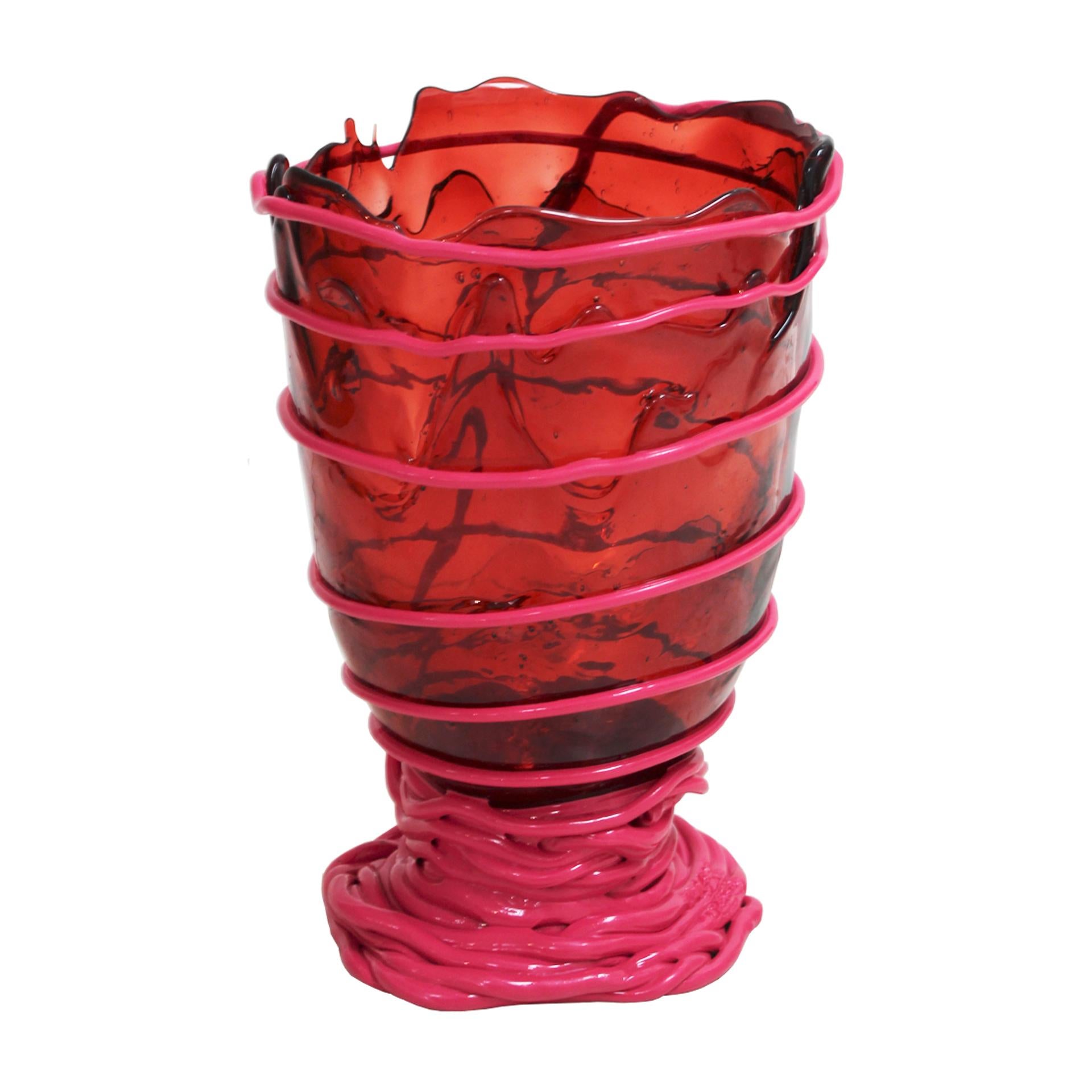 Contemporary vase MOD. POMPITU II, designed by Gaetano Pesce in 1995 for Fish design. Handcrafted in orange and fuchsia resin.
