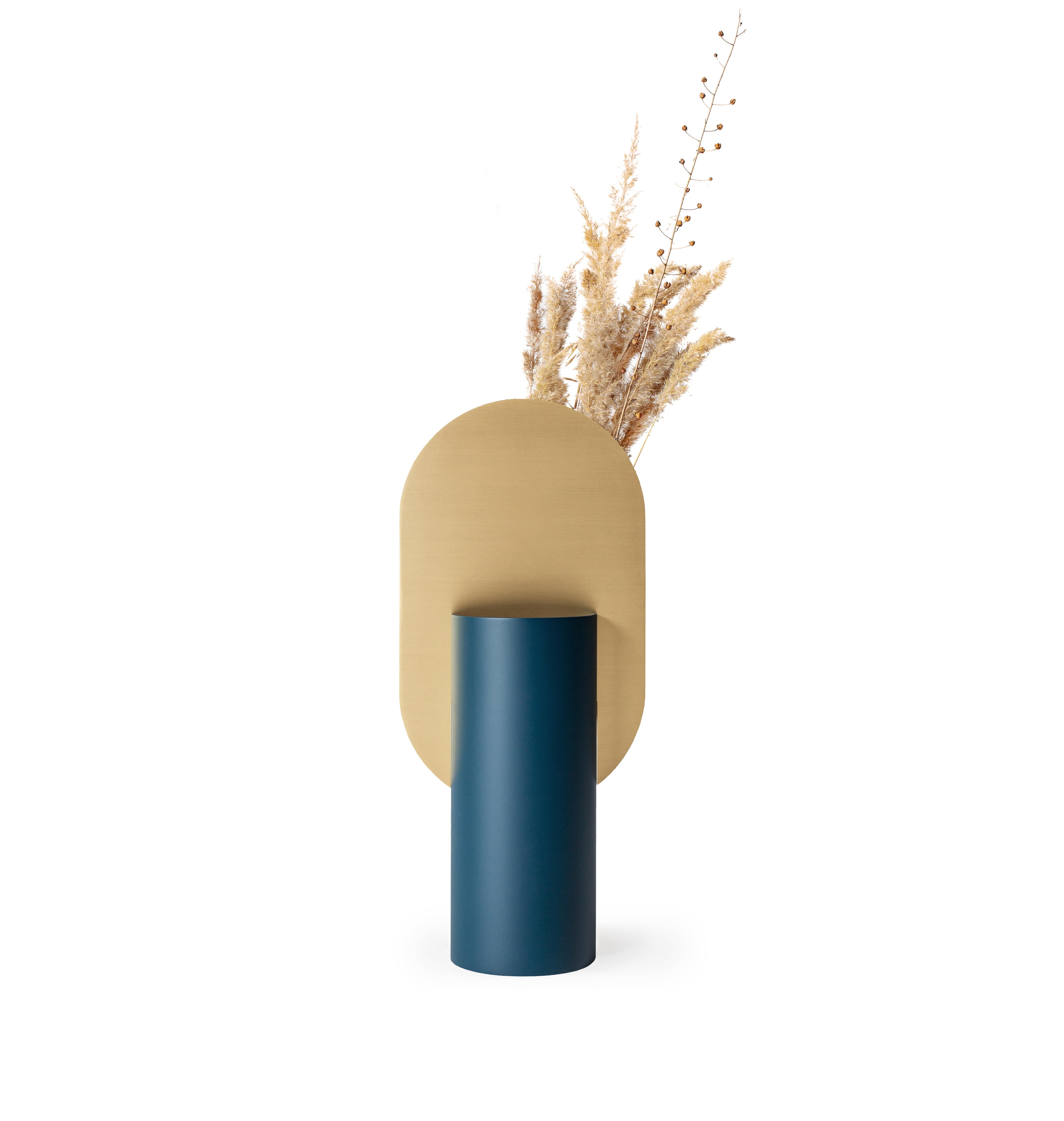 Contemporary Vase Genke CS1 by Noom in Brass and Steel For Sale 5