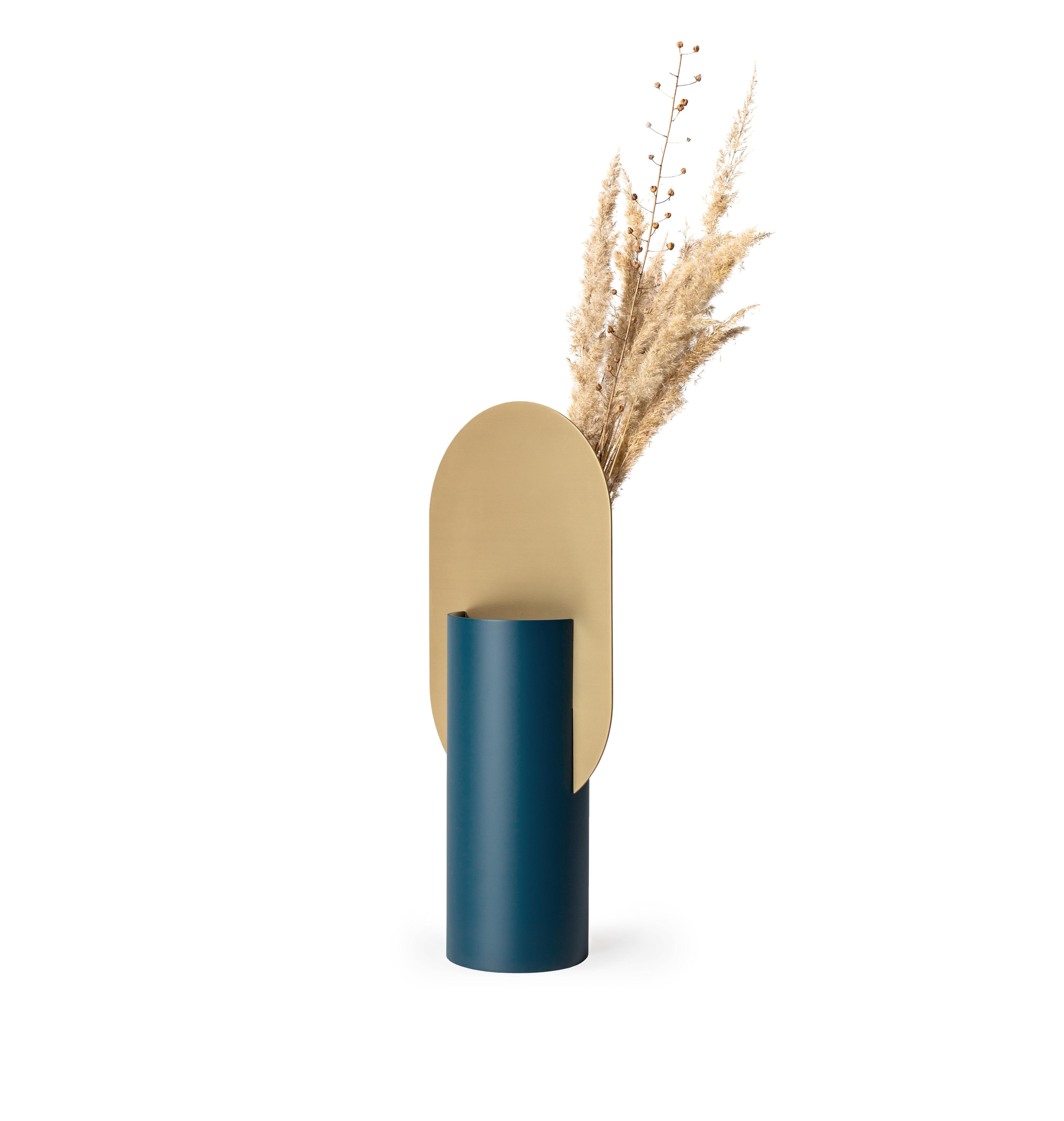 Organic Modern Contemporary Vase 'Genke CS3' by Noom in Brass and Steel For Sale