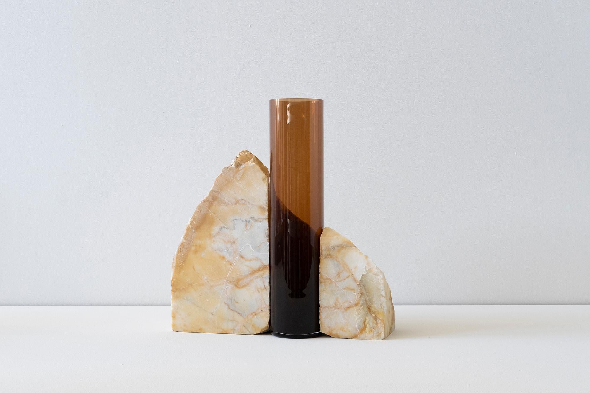 Moderne Vase contemporain, cylindre en verre Giallo Siena Marble Brown, par Erik Olovsson en vente
