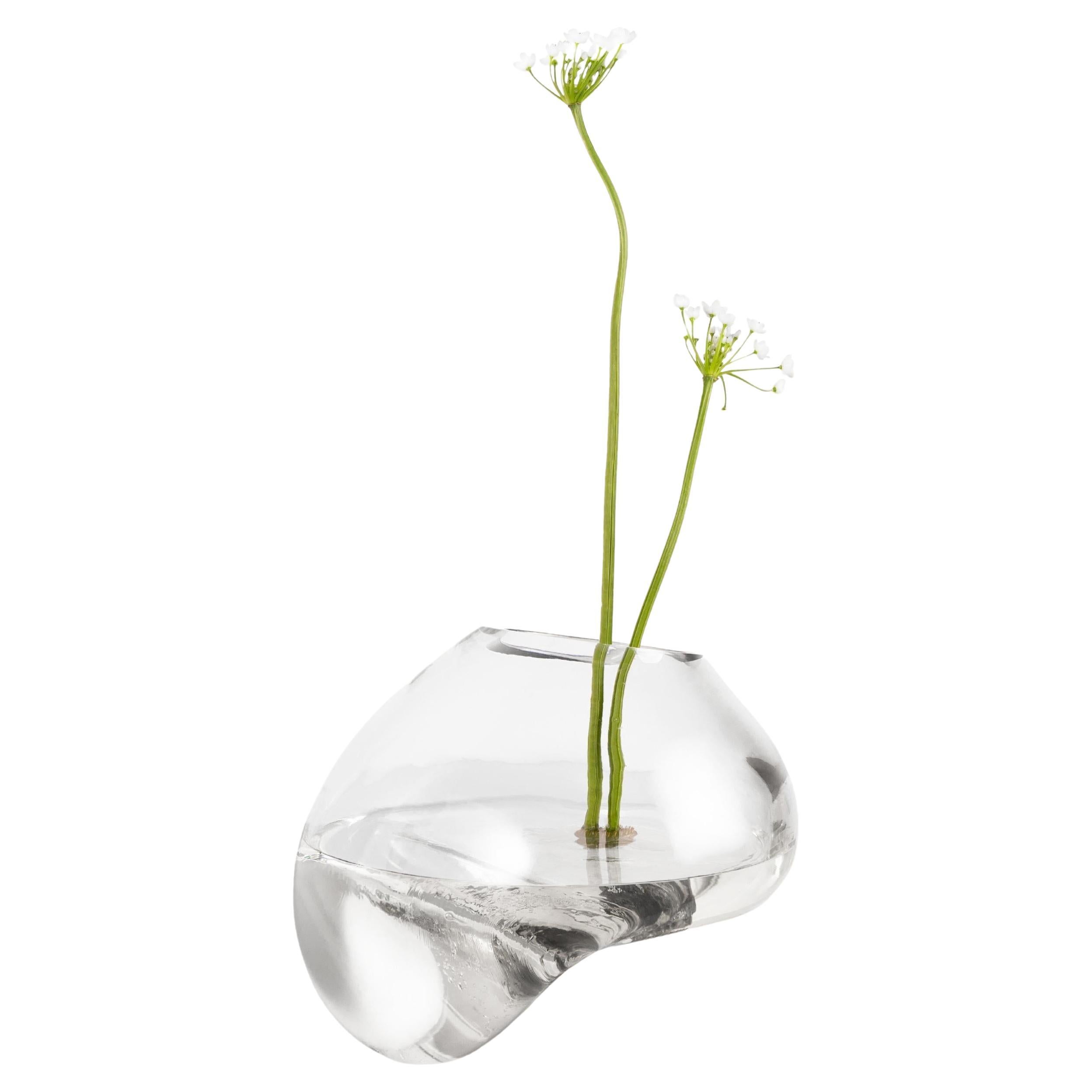 Vase contemporain 'Gutta CS1' par NOOM, verre soufflé transparent