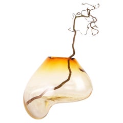 Vase contemporain 'Gutta CS2' par NOOM, verre ambré soufflé