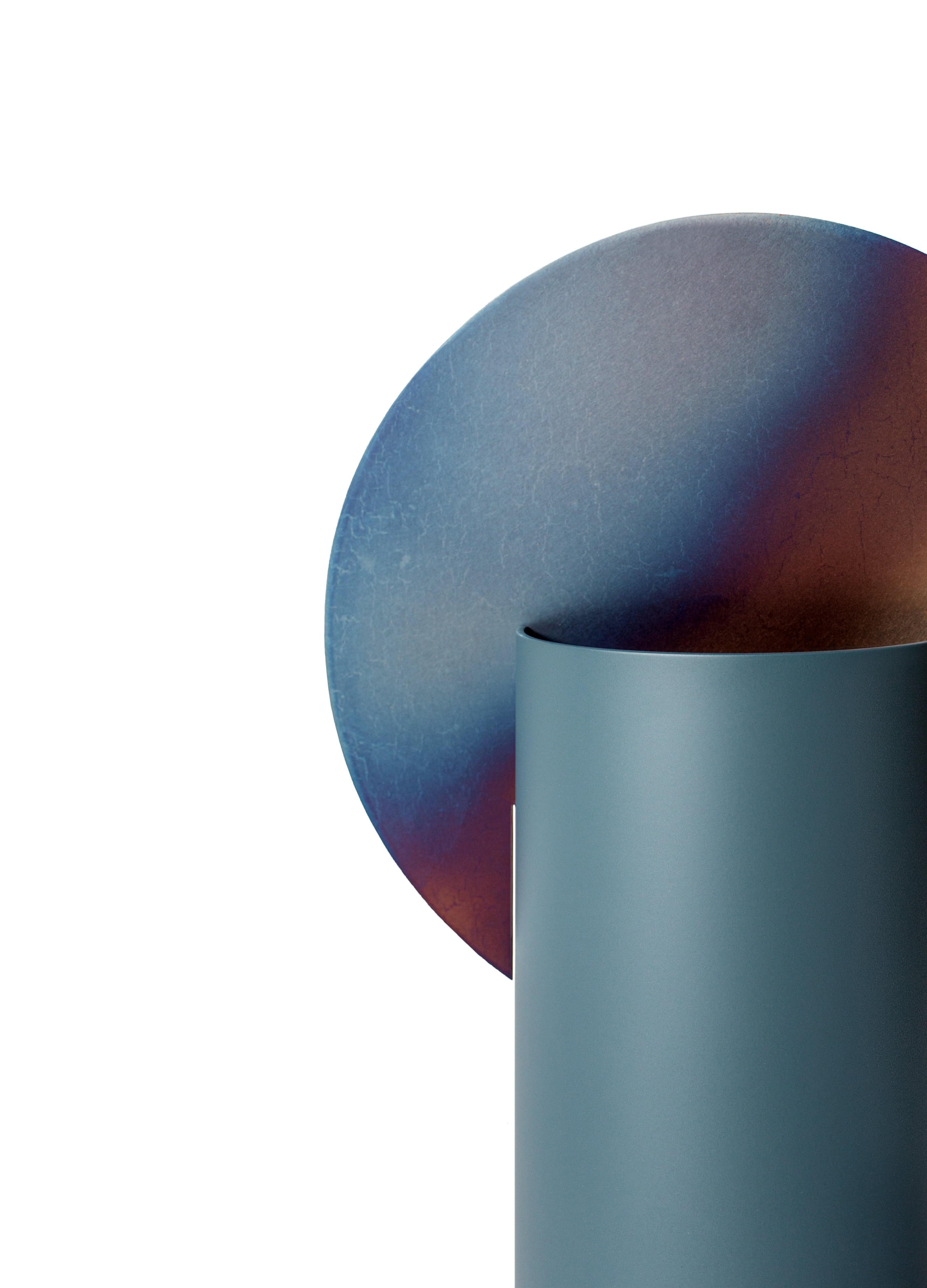 Zeitgenössische Vase 'Malevich CSL5' von NOOM, gebrannter Stahl, limitierte Auflage (Gemalt) im Angebot