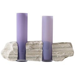 Vase contemporain:: marbre et cylindres de verre violet:: par Erik Olovsson