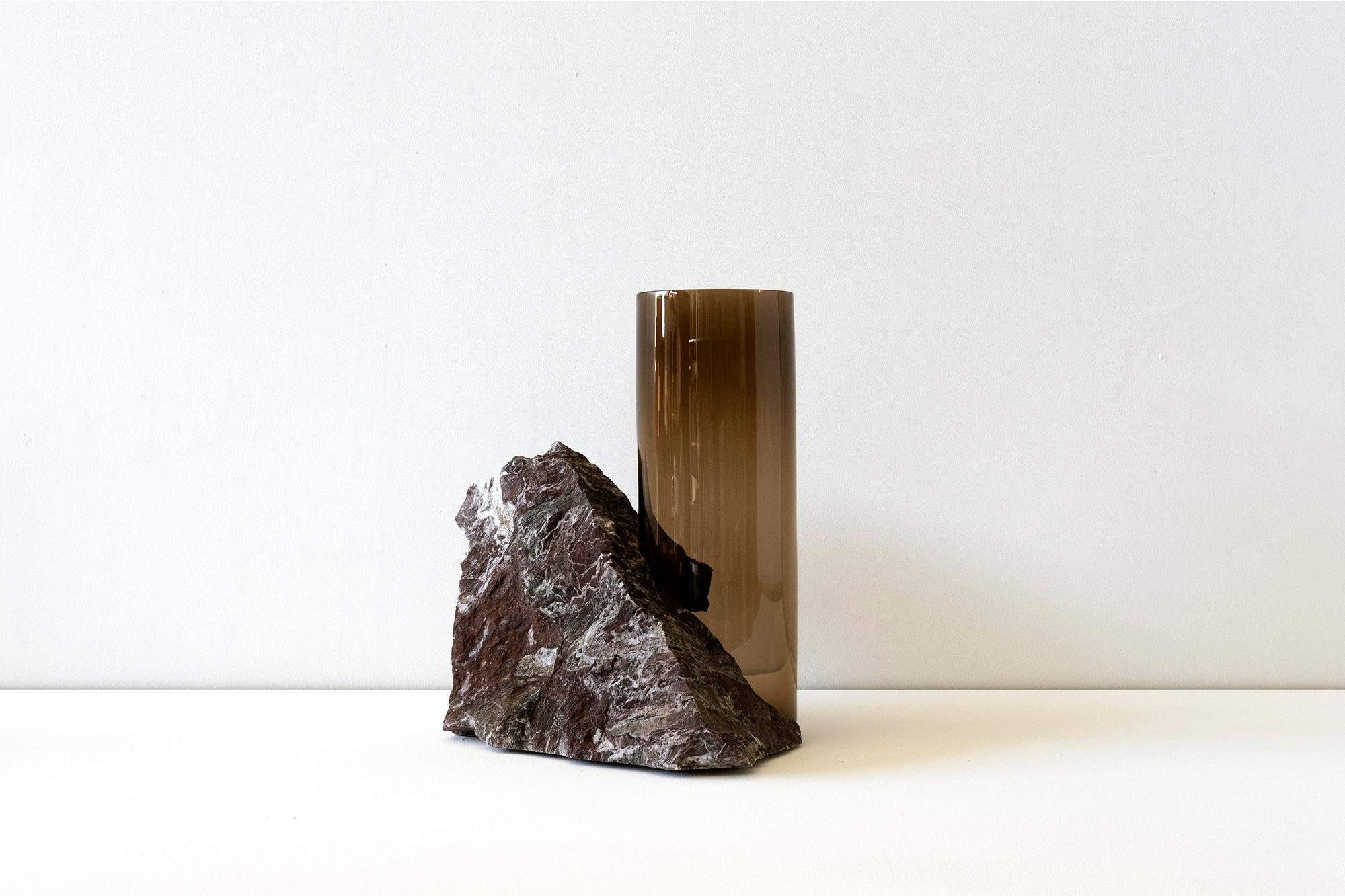 Moderne Vase contemporain, Viola Arabescato Marble Brown Glass Cylinder by Erik Olovsson en vente