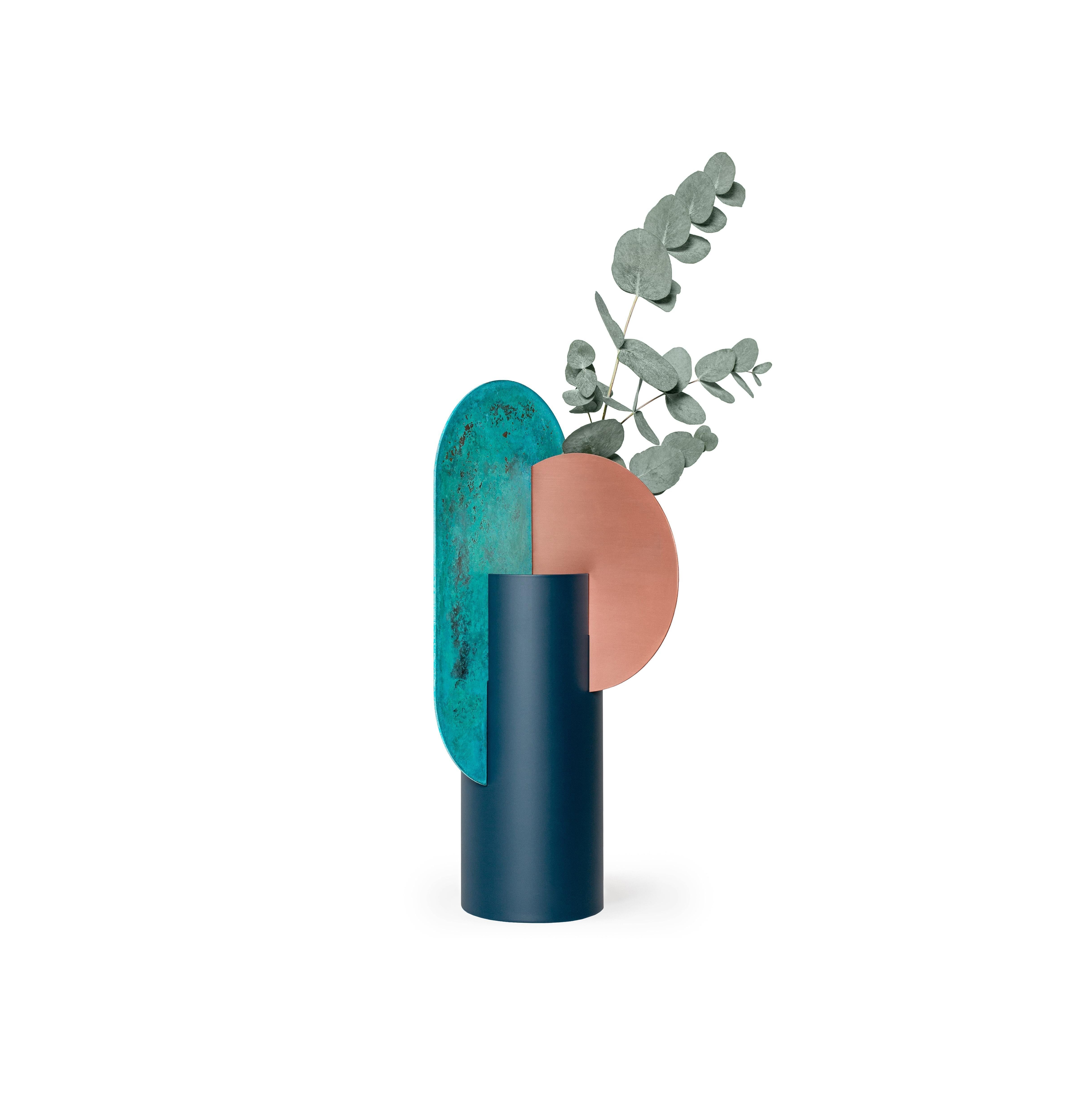 Zeitgenössische Vase 'Yermilov CSL2' von NOOM, oxidiertes Kupfer und Stahl (Organische Moderne) im Angebot