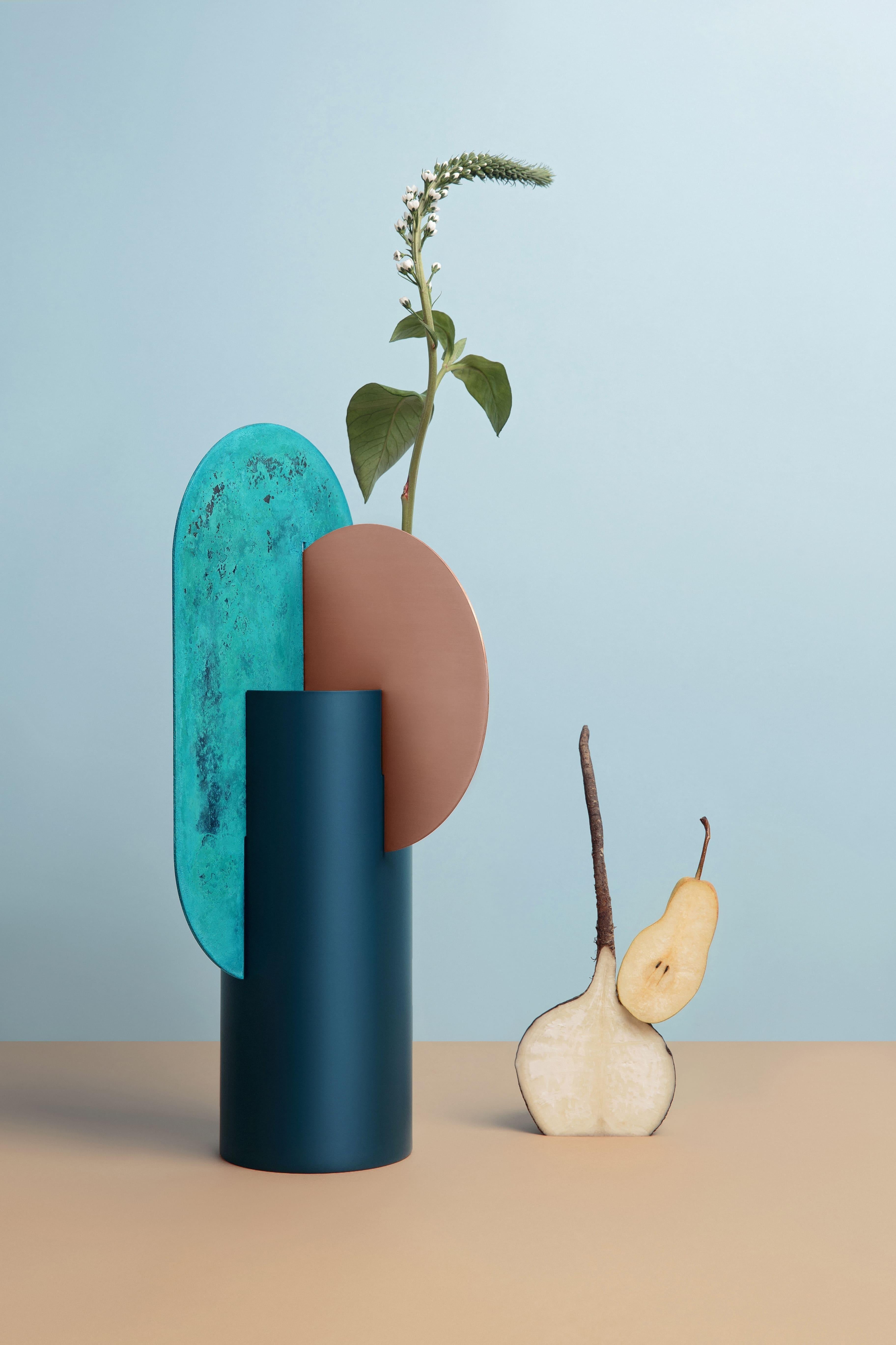 Zeitgenössische Vase 'Yermilov CSL2' von NOOM, oxidiertes Kupfer und Stahl (Ukrainisch) im Angebot