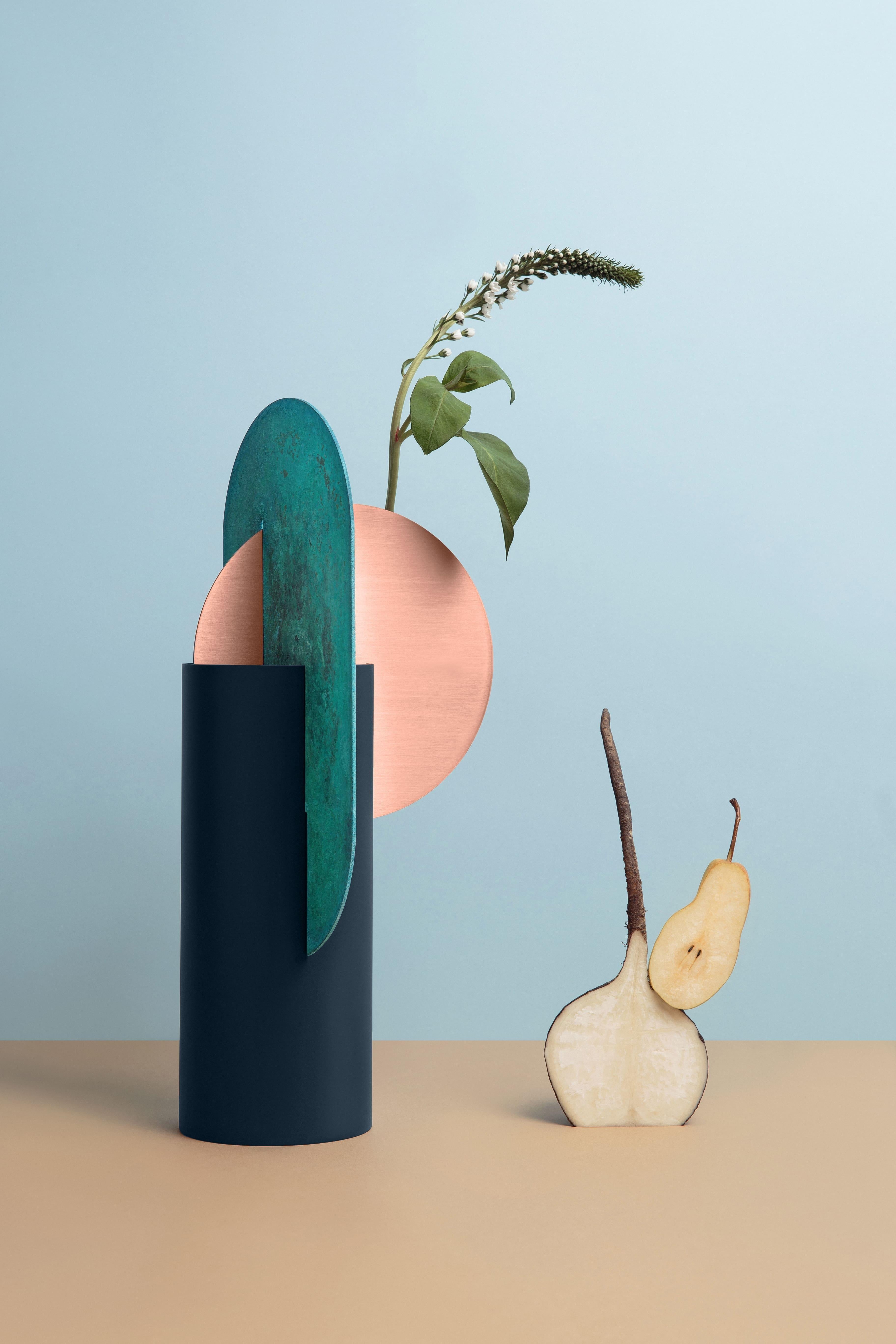 Zeitgenössische Vase 'Yermilov CSL2' von NOOM, oxidiertes Kupfer und Stahl im Zustand „Neu“ im Angebot in Paris, IDF