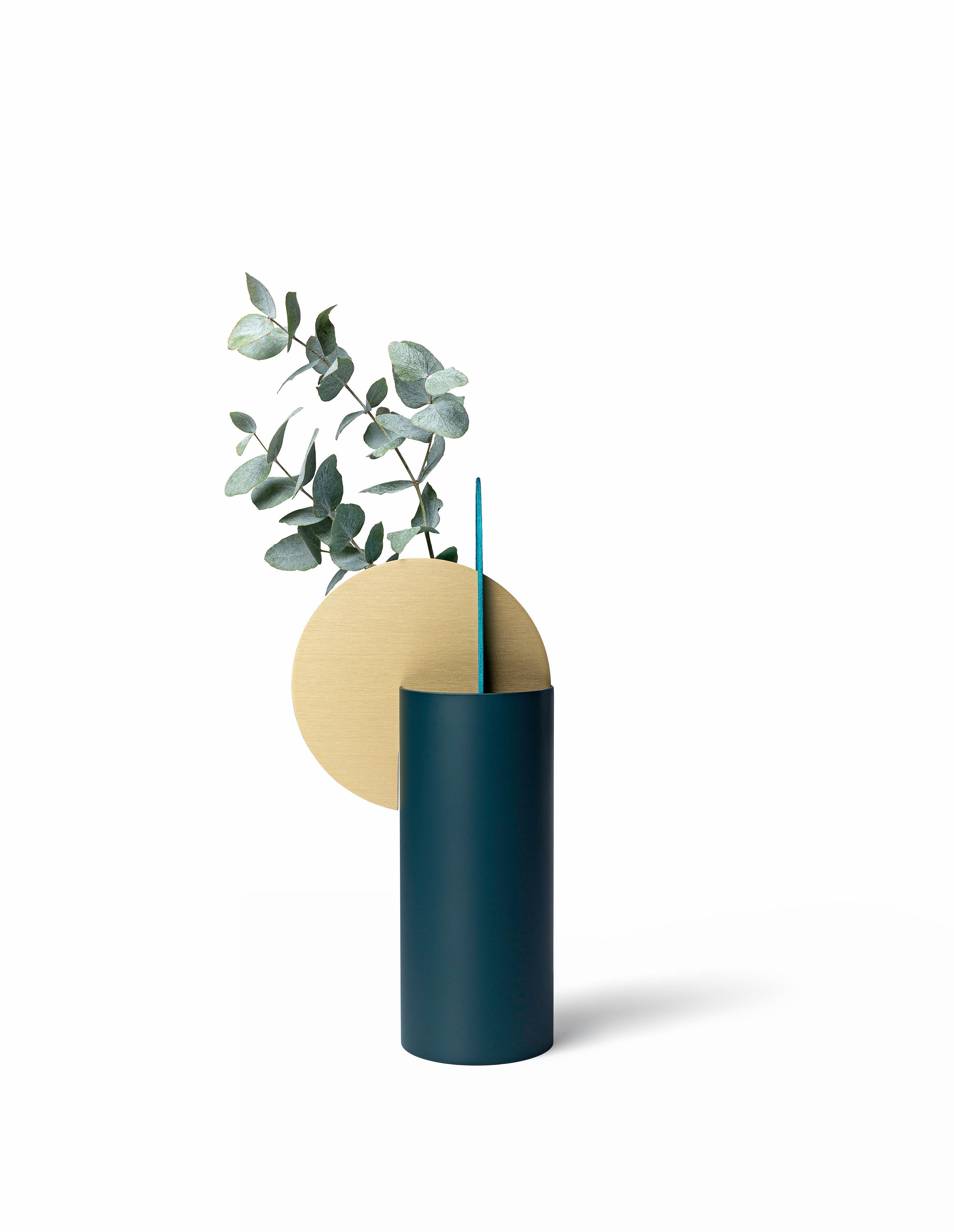 Contemporary Vase 'Yermilov CSL4' by NOOM, Oxidized Brass and Steel In New Condition For Sale In Paris, FR