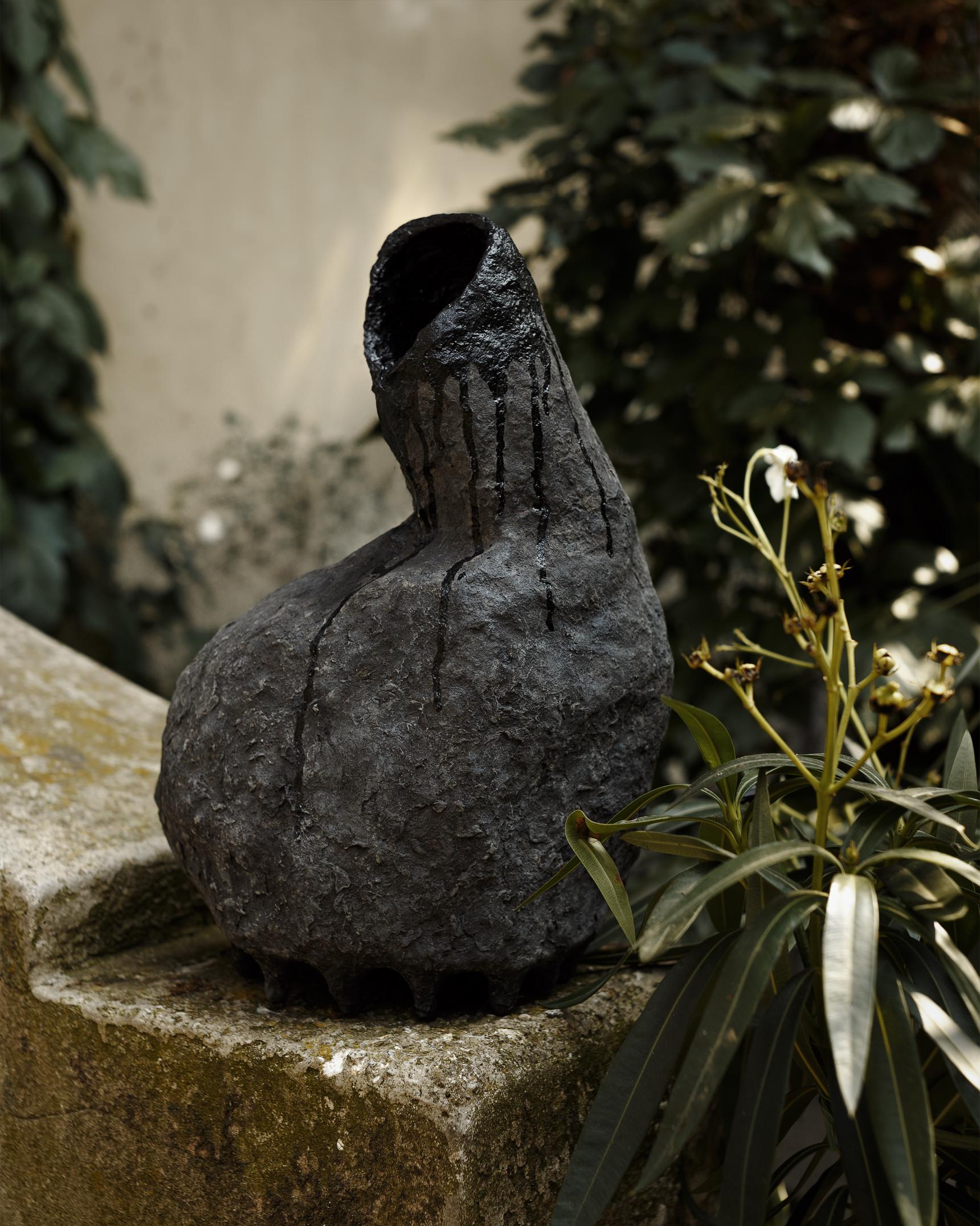 Italiano Vaso contemporaneo ZHIVINKA, design organico bionico, carta riciclata in vendita