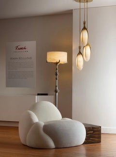 Poltrona contemporanea in velluto e intarsio in ottone di Erwan Boulloud, Francia
