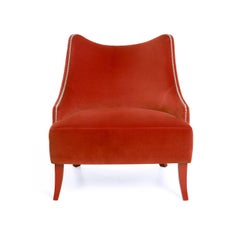 Poltrona contemporanea in velluto con chiodi sulla curva e sullo schienale