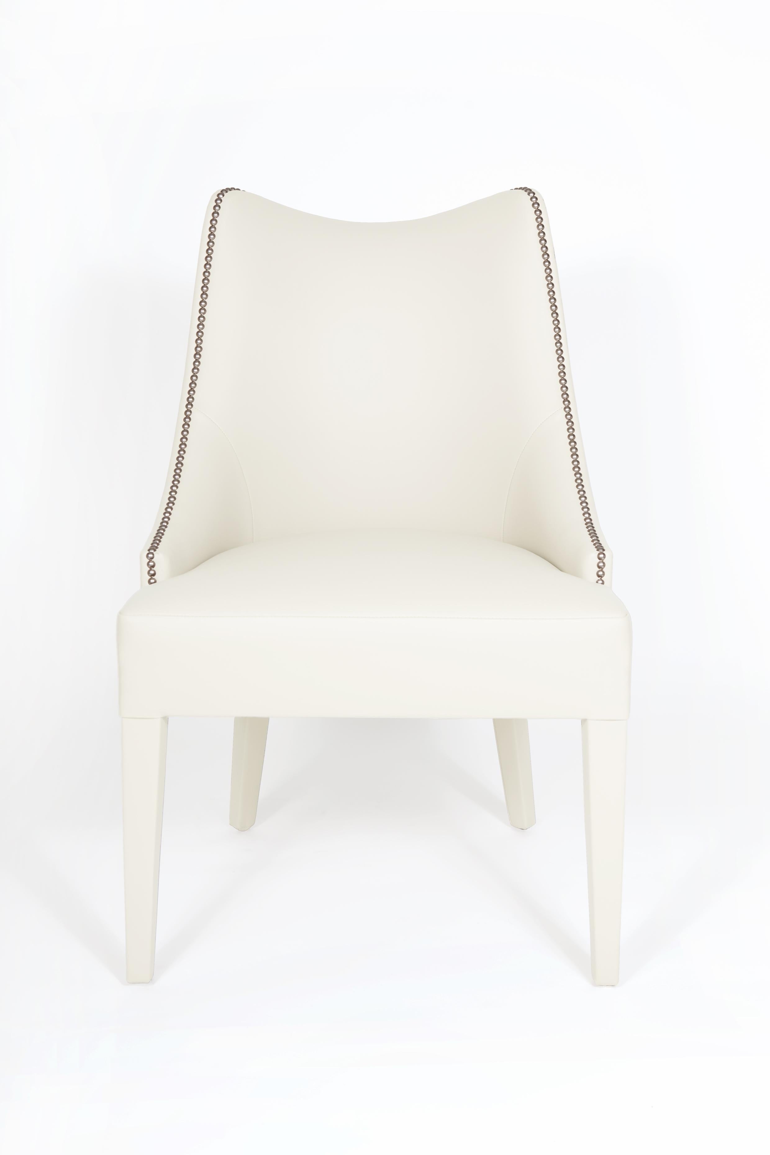 Contemporary Velvet Dining Chair Offered With Nails On The Curve & Back im Zustand „Neu“ im Angebot in NEW YORK, NY