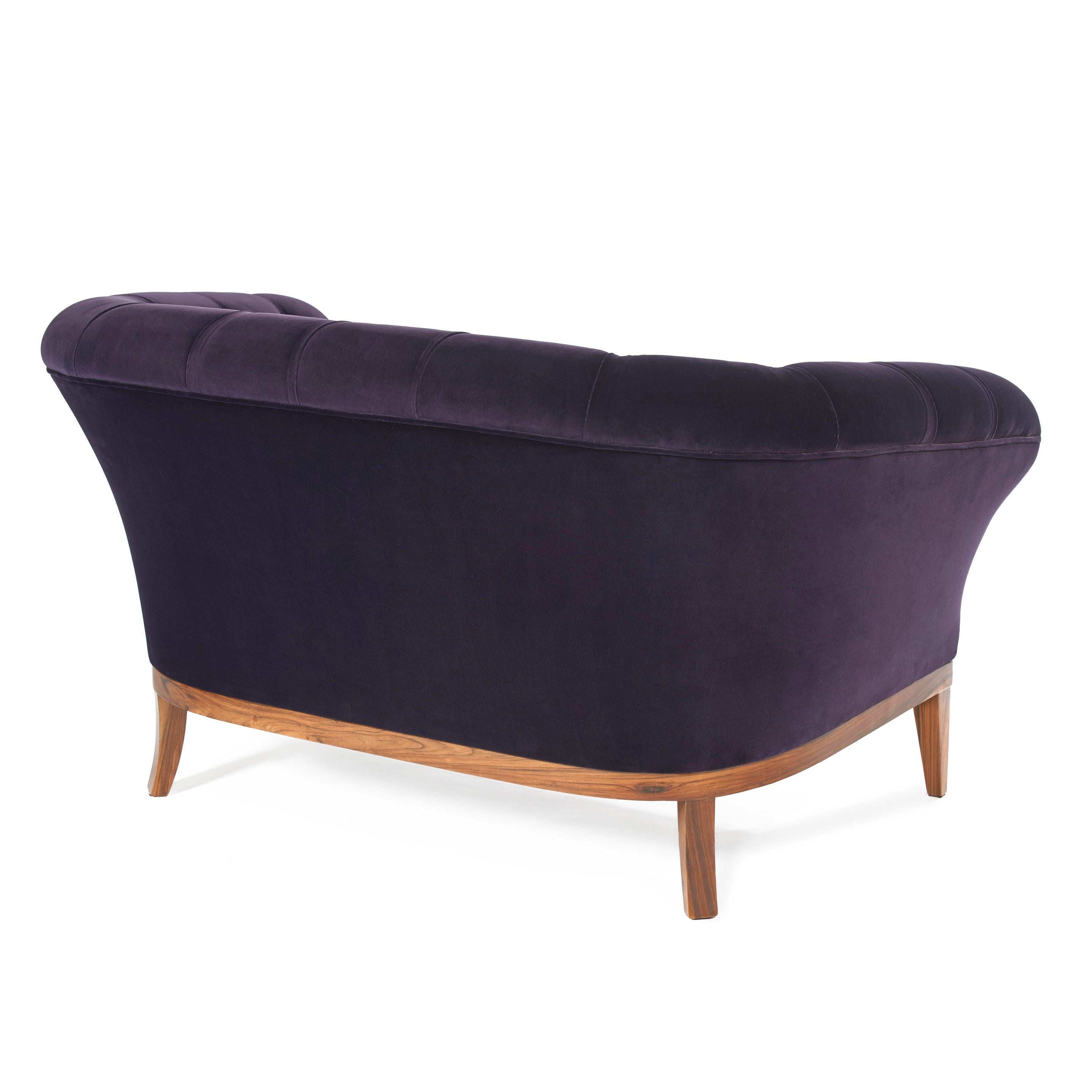 Loveseat contemporáneo de terciopelo con capitoné y botones Moderno en venta