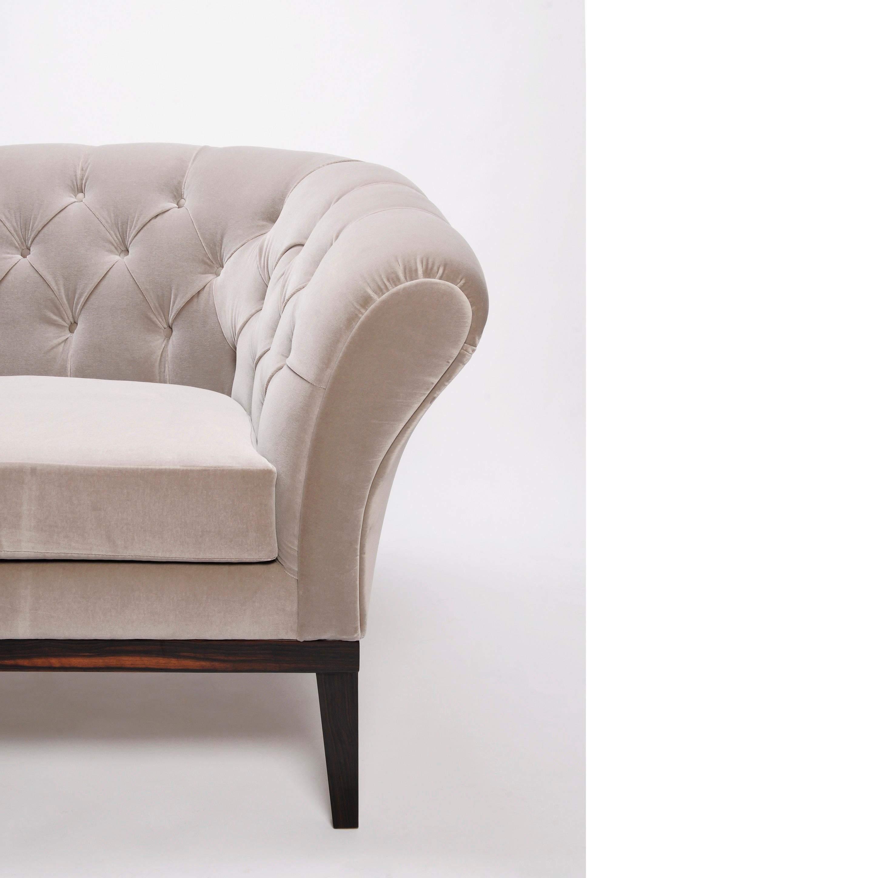 Loveseat contemporáneo de terciopelo con capitoné y botones Portugués en venta