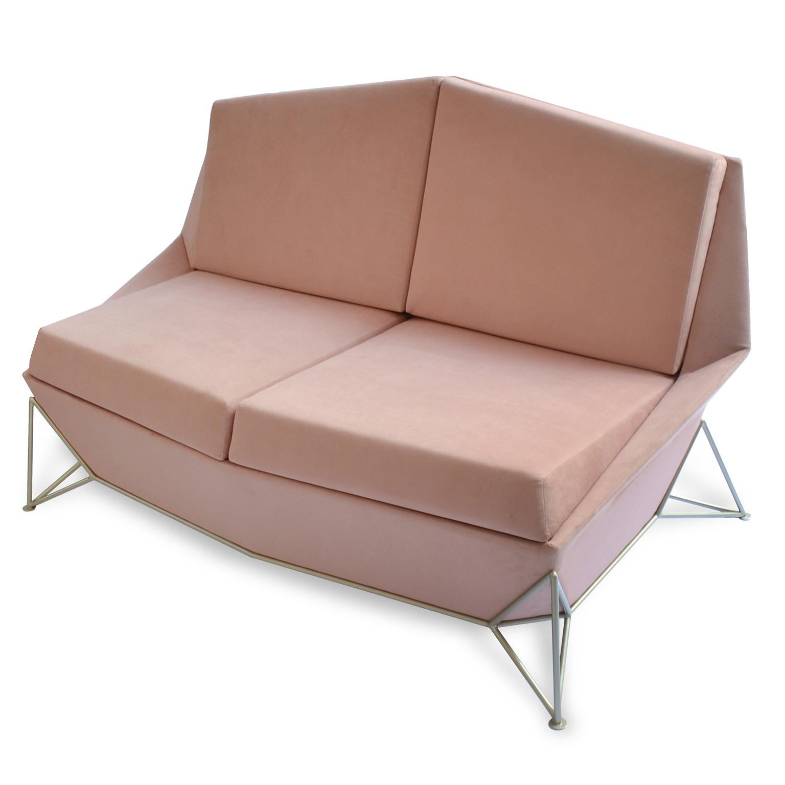 This contemporary styled sofa used a concept of triangulation what form for the structure of the feet, with this system the very weight of the sofa makes the structure fit and lock itself.

The rest of the contemporary sofa design, follows the same