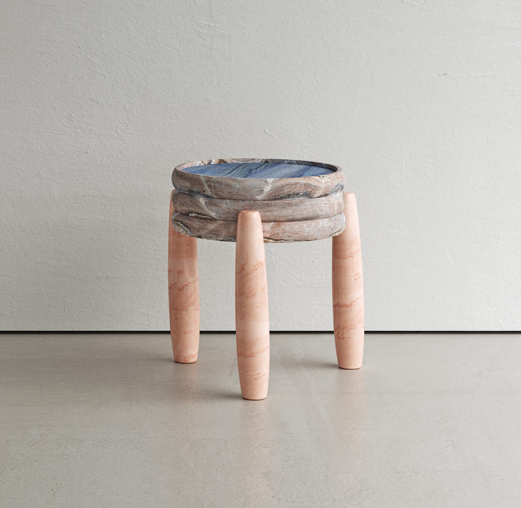 Moderne Table d'appoint contemporaine Vento en marbre et onyx en vente