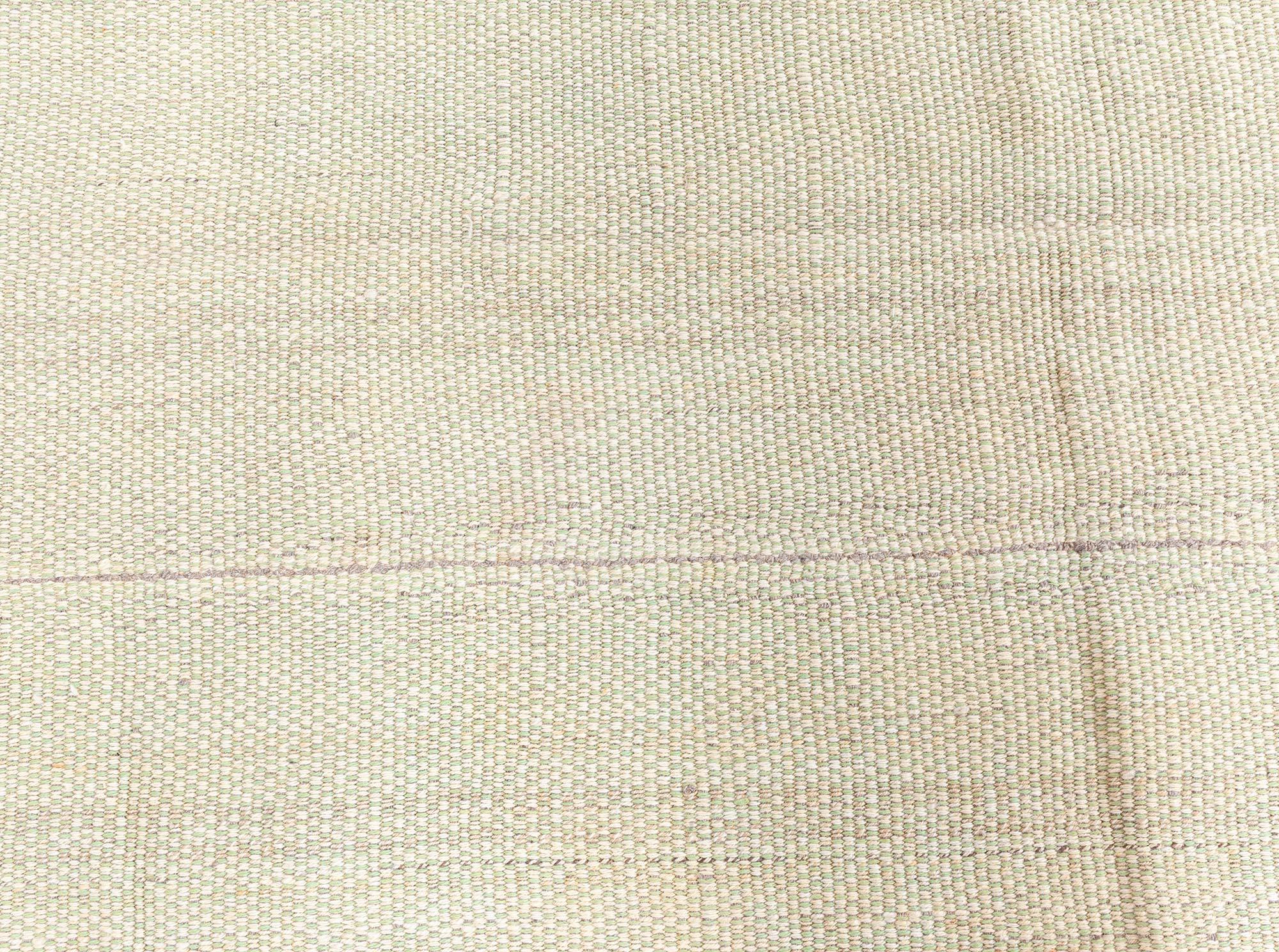 Contemporary Very Light Green Flat Weave Rug von Doris Leslie Blau (Moderne) im Angebot