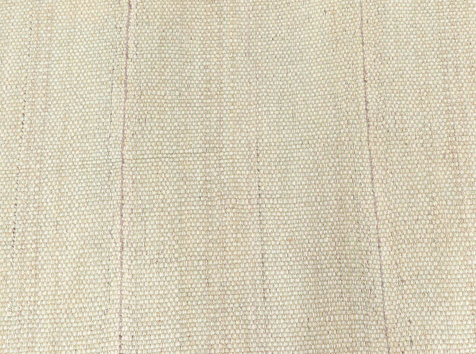 Contemporary Very Light Green Flat Weave Rug von Doris Leslie Blau (Indisch) im Angebot