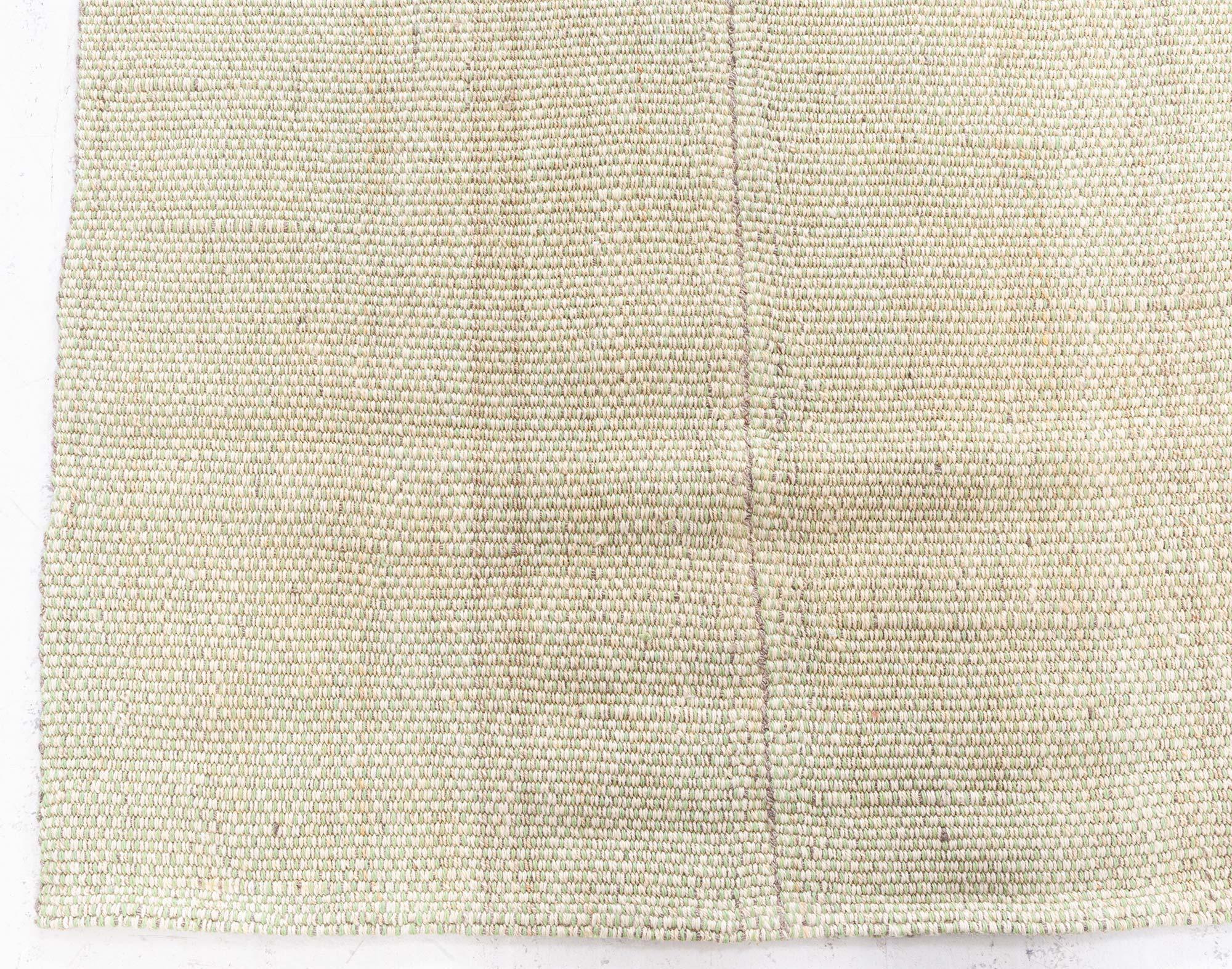 Contemporary Very Light Green Flat Weave Rug von Doris Leslie Blau (Handgewebt) im Angebot