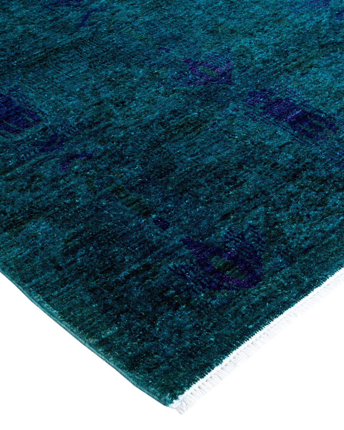 I tappeti Vibrance rappresentano il classico con un tocco di classe: motivi tradizionali sovratinti con colori brillanti. Ogni tappeto annodato a mano viene lavato con una tintura botanica 100% naturale che rivela le sfumature nascoste degli am