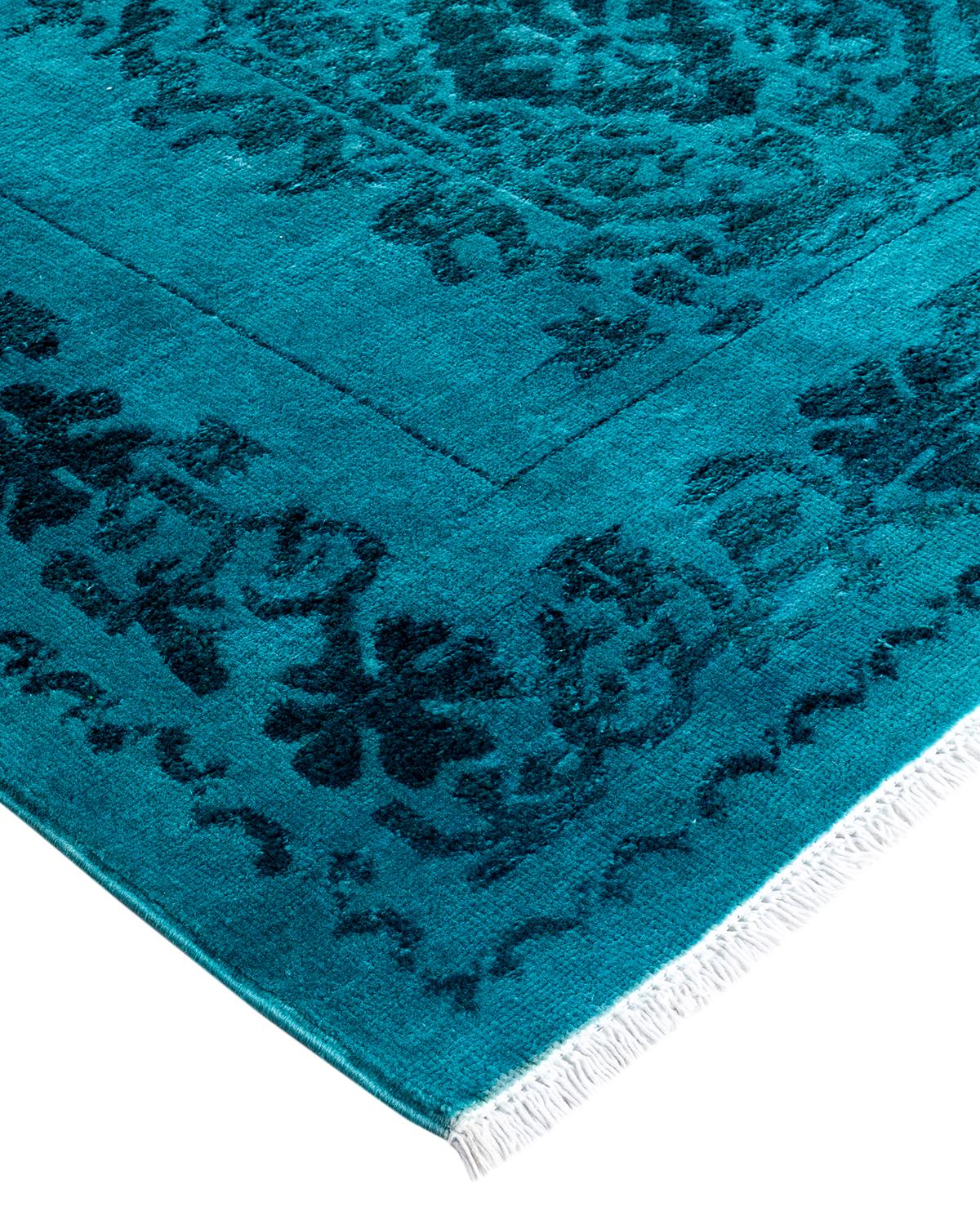 I tappeti Vibrance rappresentano il classico con un tocco di classe: motivi tradizionali sovratinti con colori brillanti. Ogni tappeto annodato a mano viene lavato con una tintura botanica 100% naturale che rivela le sfumature nascoste degli am