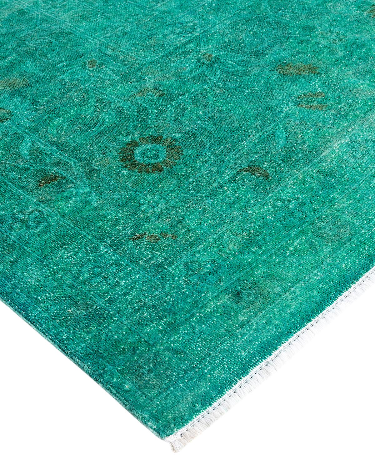 I tappeti Vibrance rappresentano il classico con un tocco di classe: motivi tradizionali sovratinti con colori brillanti. Ogni tappeto annodato a mano viene lavato con una tintura botanica 100% naturale che rivela le sfumature nascoste degli am