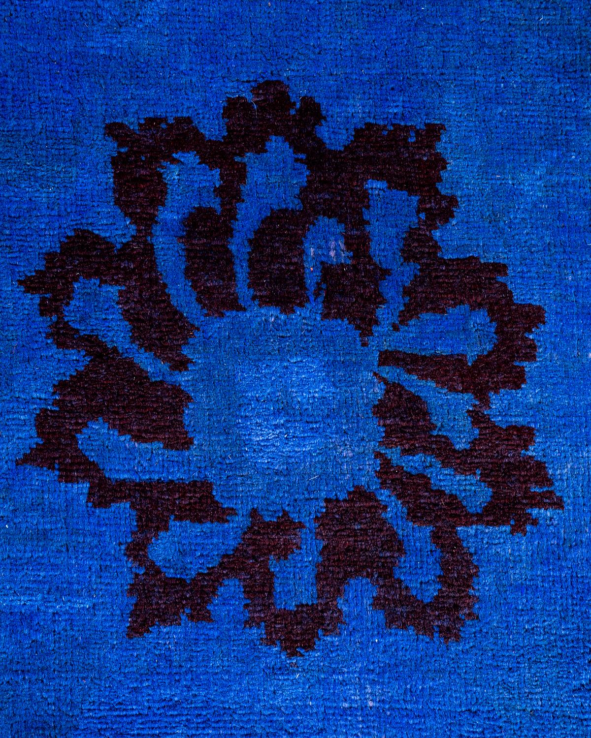 Pakistano Tappeto Vibrance Contemporaneo in lana annodata a mano di colore blu in vendita