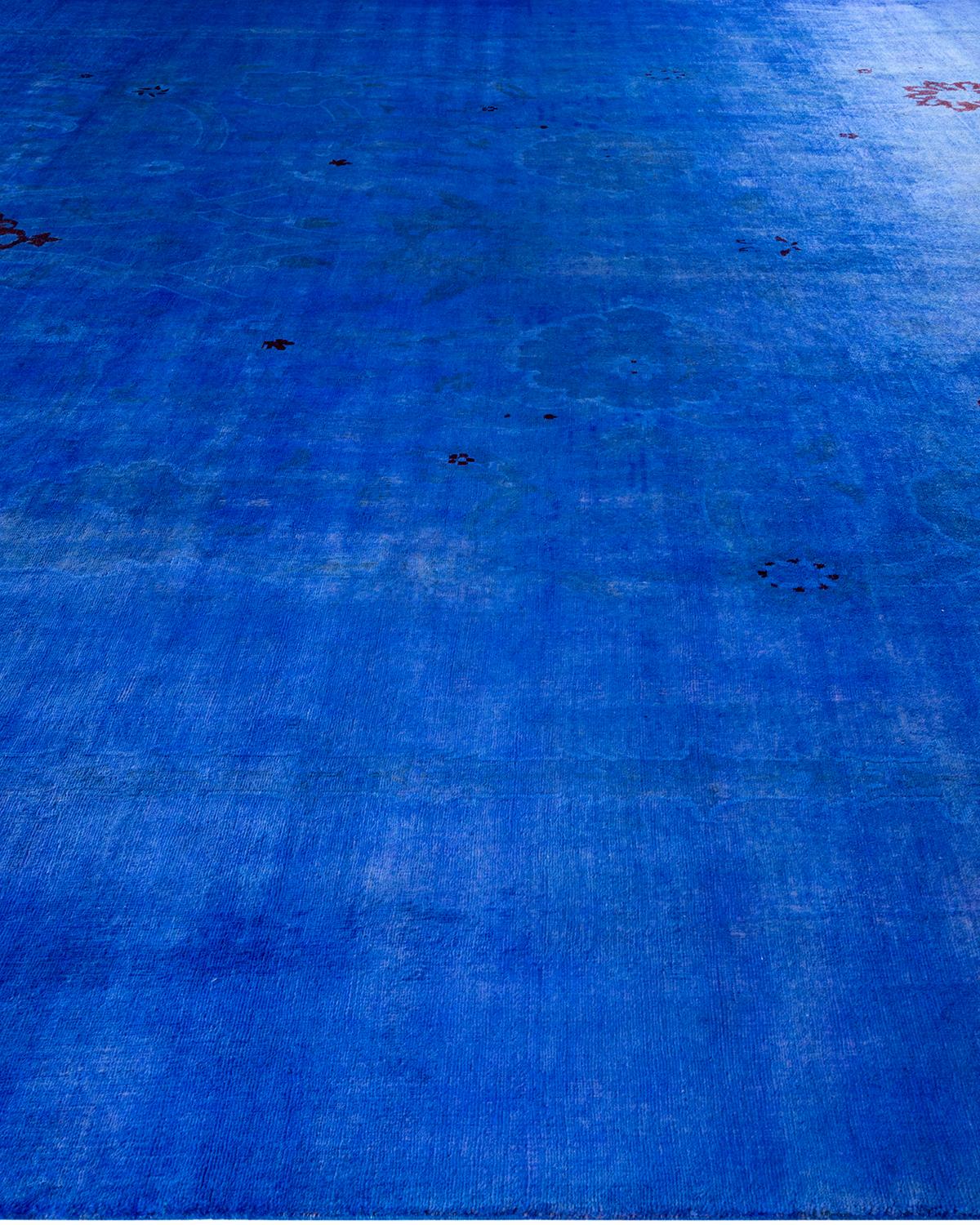 Contemporary Vibrance Hand Knotted Wool Blue Area Rug im Zustand „Neu“ im Angebot in Norwalk, CT