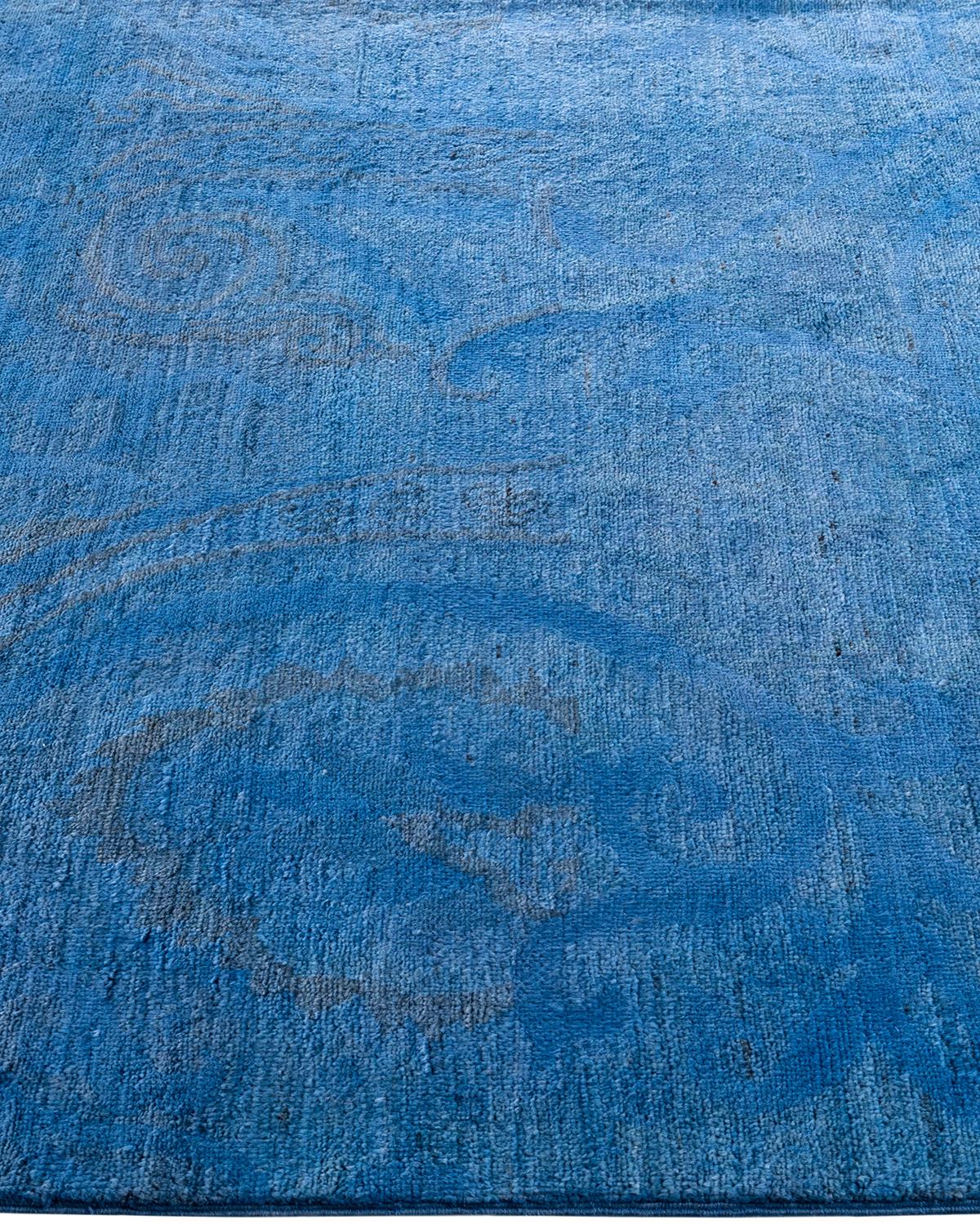 Contemporary Vibrance Hand Knotted Wool Blue Area Rug  im Zustand „Neu“ im Angebot in Norwalk, CT