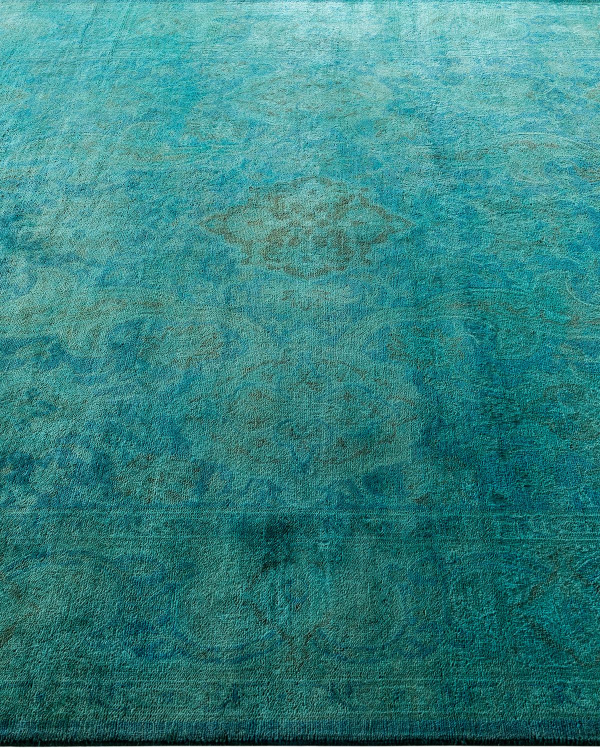 Contemporary Vibrance Hand Knotted Wool Blue Area Rug In New Condition For Sale In Norwalk, CT