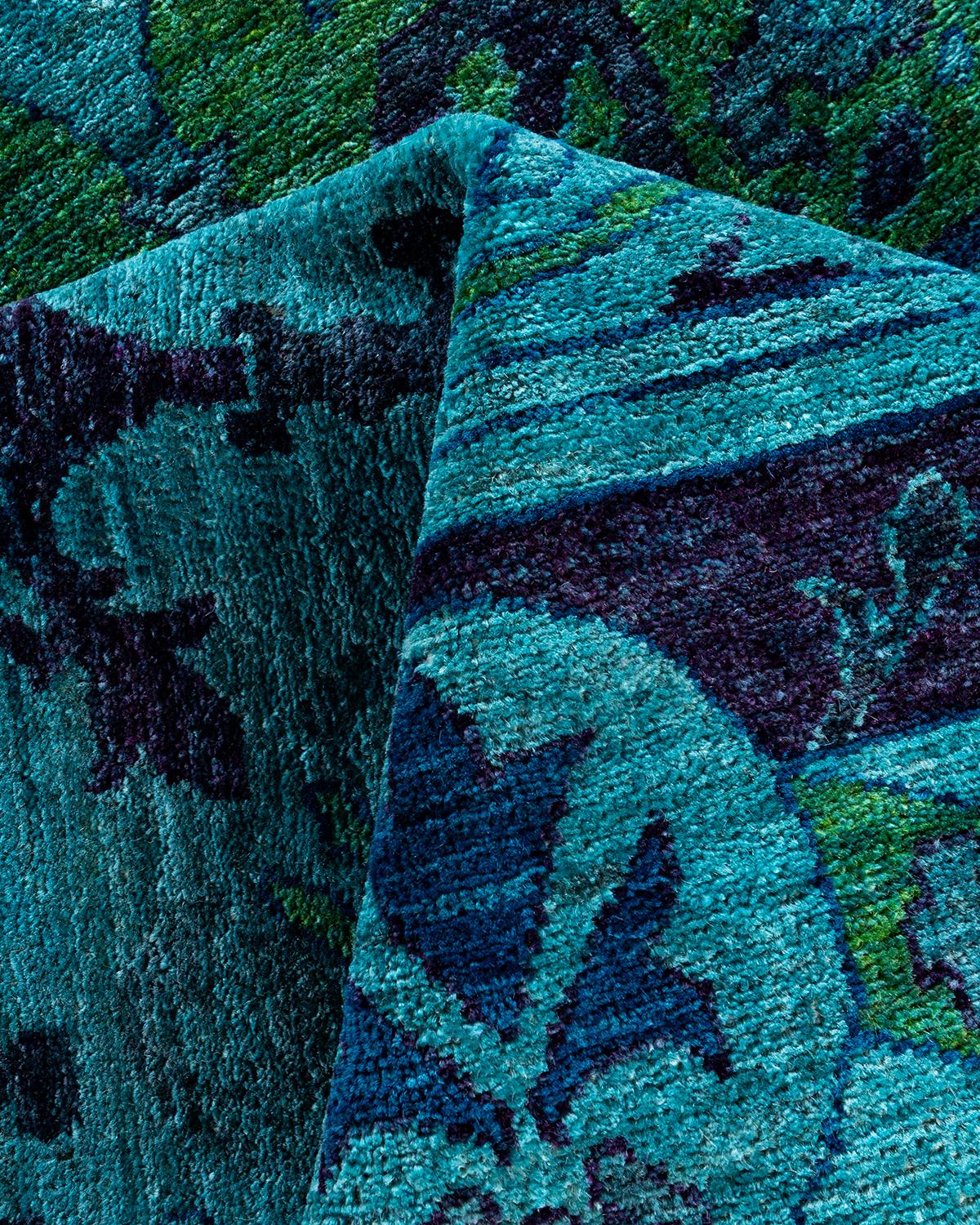 Contemporary Vibrance Hand Knotted Wool Blue Area Rug For Sale 3