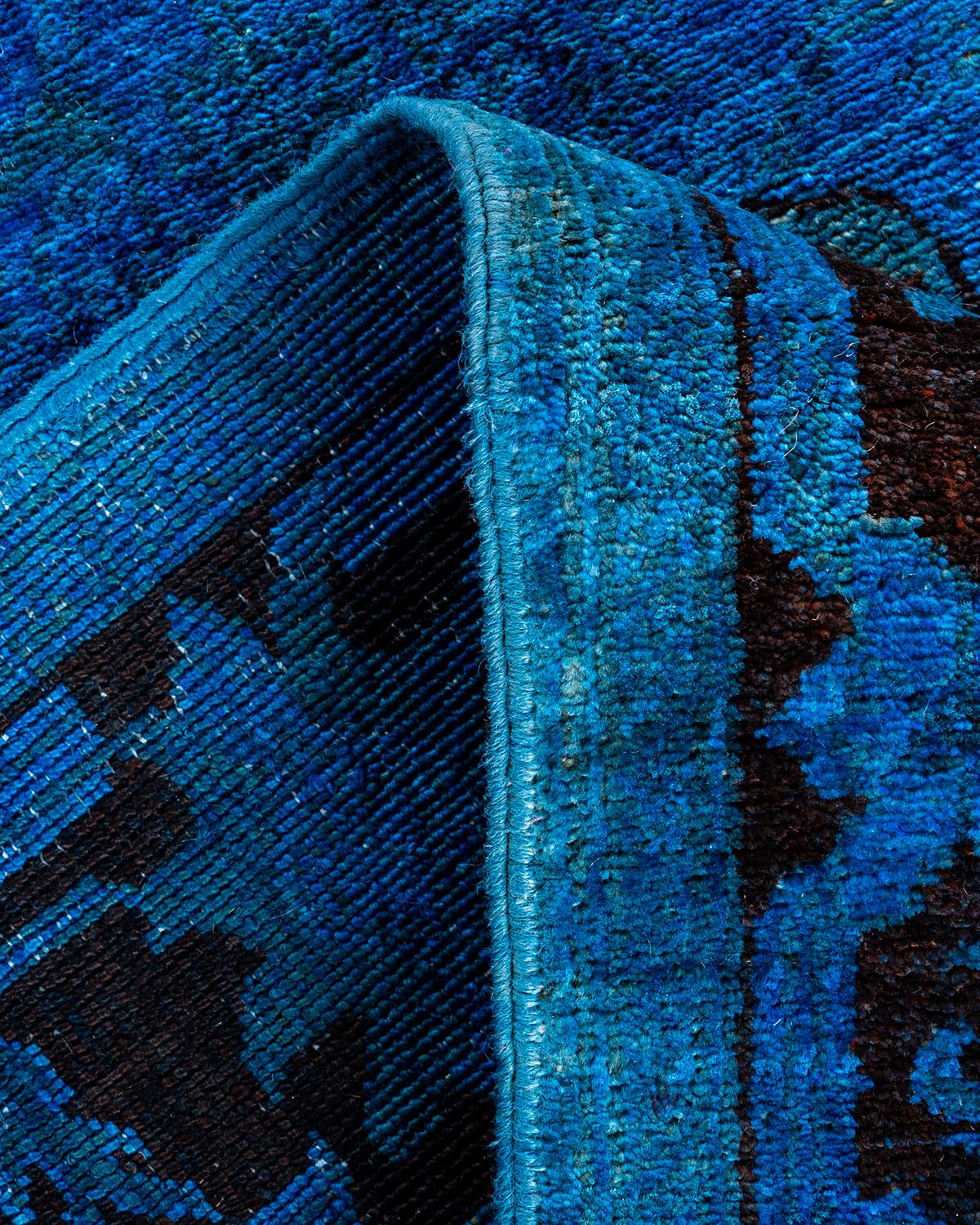 Contemporary Vibrance Handgeknüpfter Läufer aus blauer Wolle (21. Jahrhundert und zeitgenössisch) im Angebot